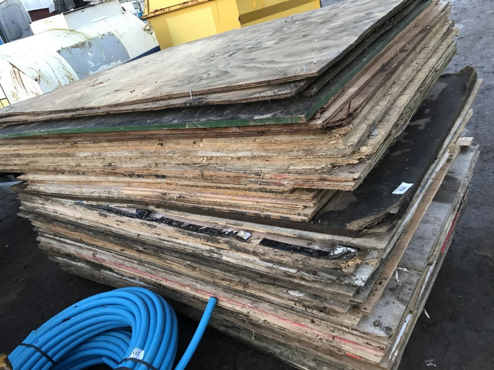 APPROX 60NO SHEETS OF PRE USED PLYWOOD AND OTHER BOARDS NO VAT ON HAMMER PRICE