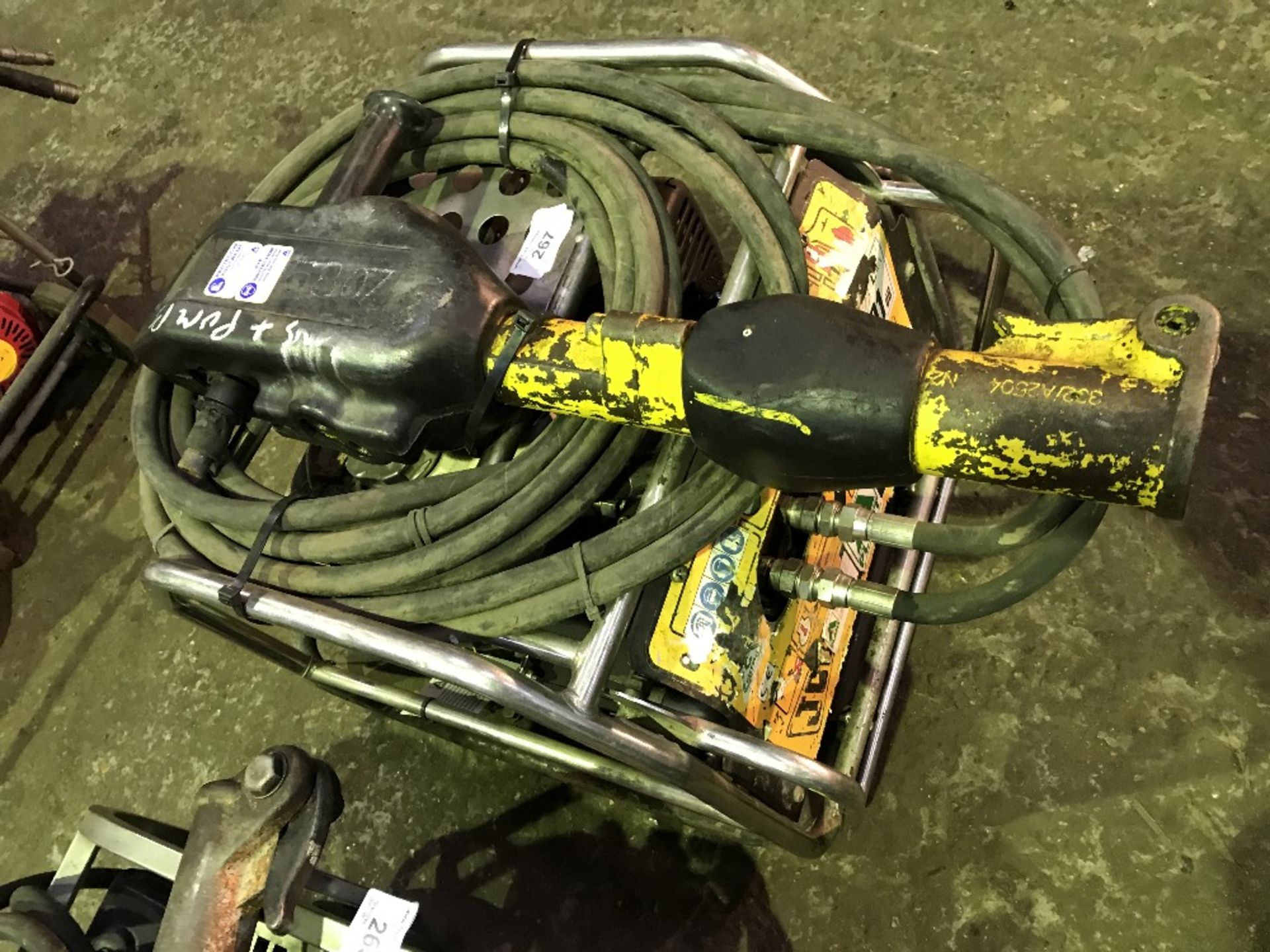 JCB Beaver pack c/w hose and gun WHEN TESTED WAS SEEN TO RUN AND PUMP. PRESSURE AND GUN UNCHECKED - Bild 2 aus 2