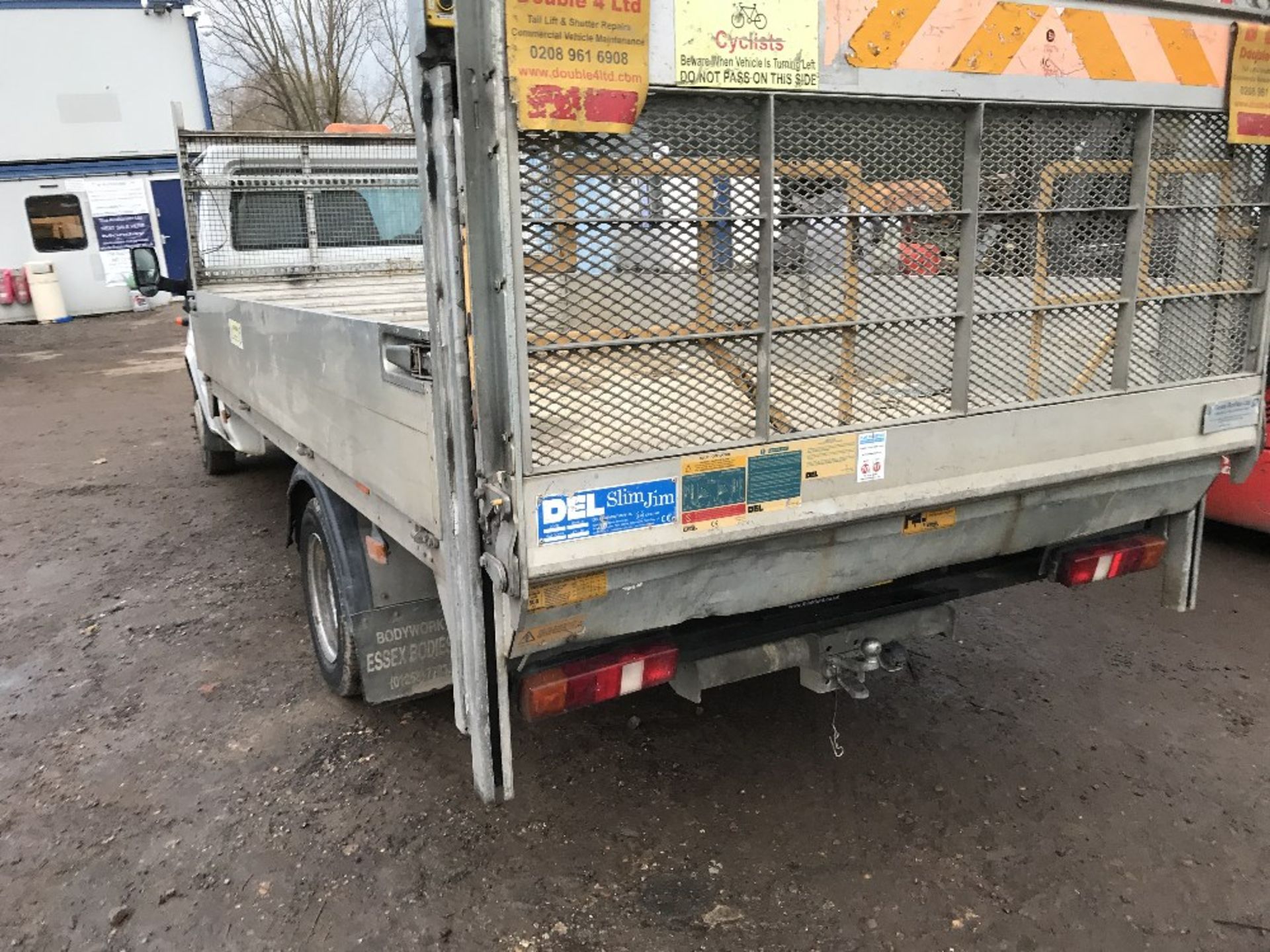 FORD TRANSIT DROP SIDE FLAT BED TRUCK WITH TAIL LIFT REG:RJ13 OSO 147,682 REC MILES. DIRECT EX - Image 5 of 11