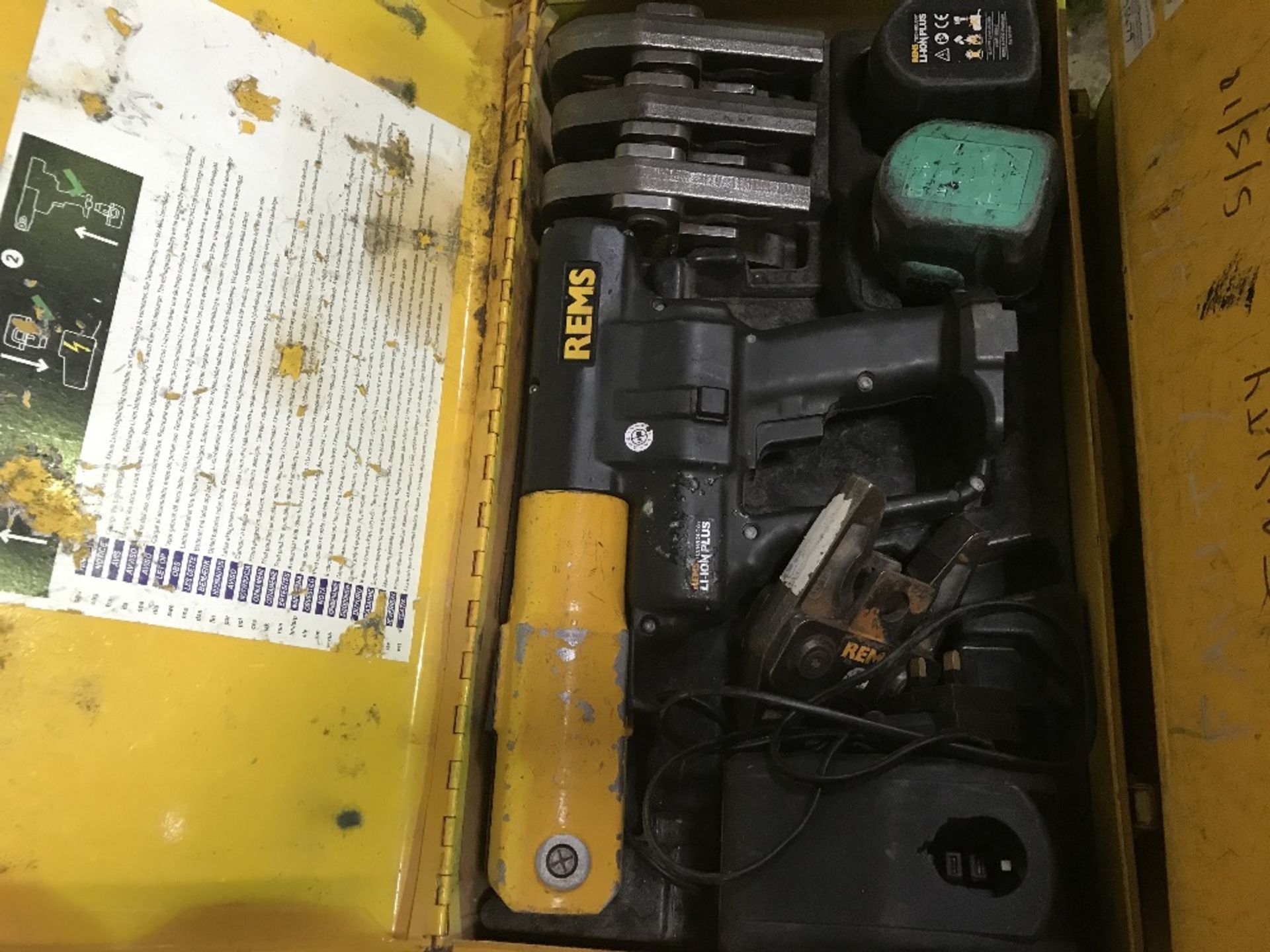 REMS BATTERY POWERED CRIMPER C/W HEADS ETC AS SHOWN IN IMAGES DIRECT FROM TRAINING SCHOOL - Image 2 of 3