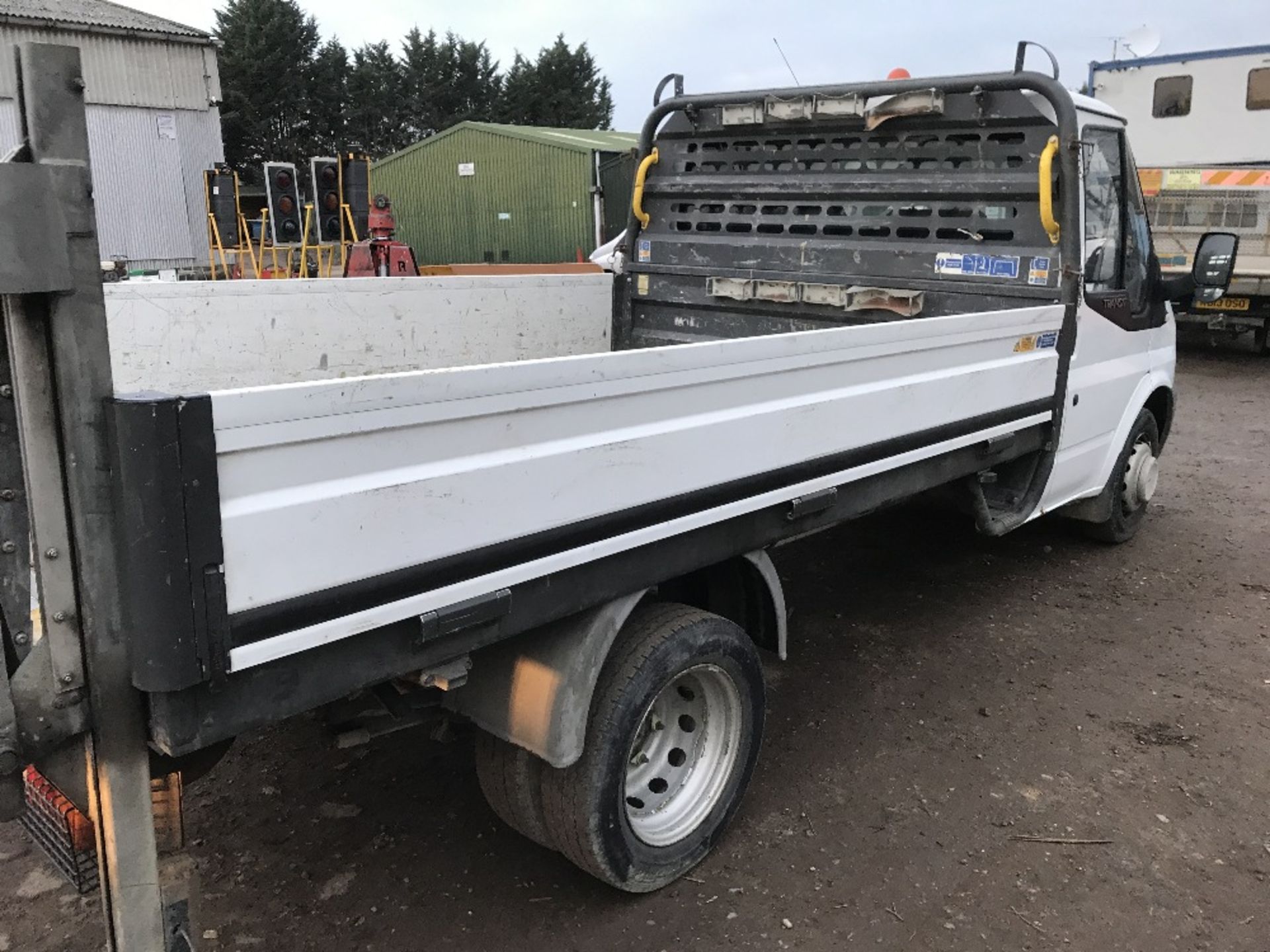 FORD TRANSIT FLAT BED DROP SIDE TRUCK WITH TAIL LIFT REG:BU07 FVG DIRECT EX COMPANY AS PART OF THEIR - Image 5 of 7