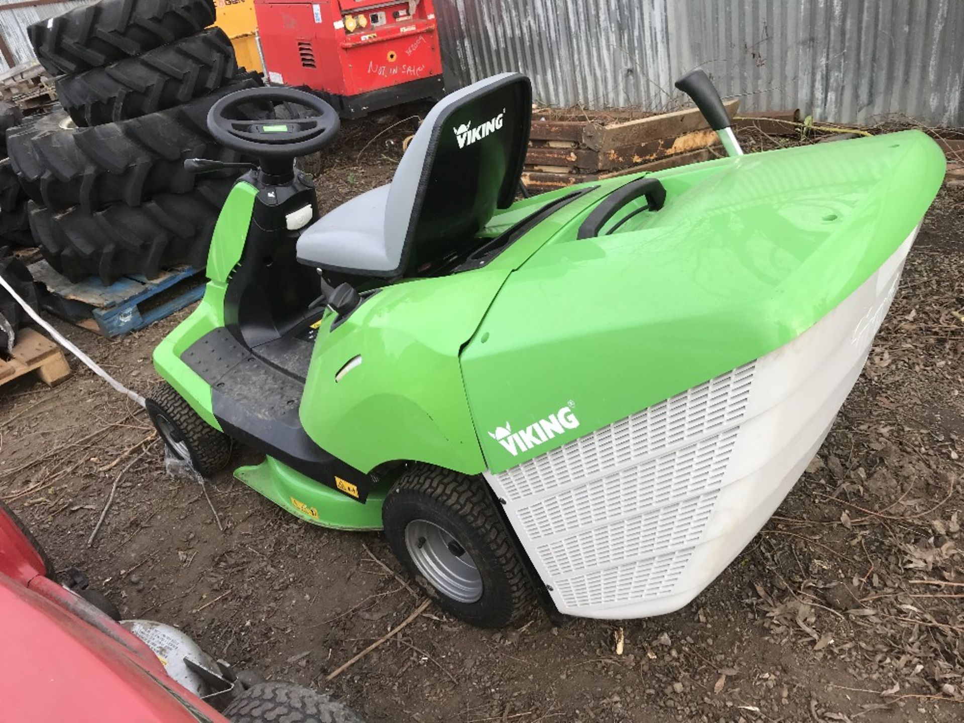 VIKING MR4082 PETROL RIDE ON MOWER..WITH COLLECTOR!! . WHEN TESTED WAS SEEN TO DRIVE, STEER AND