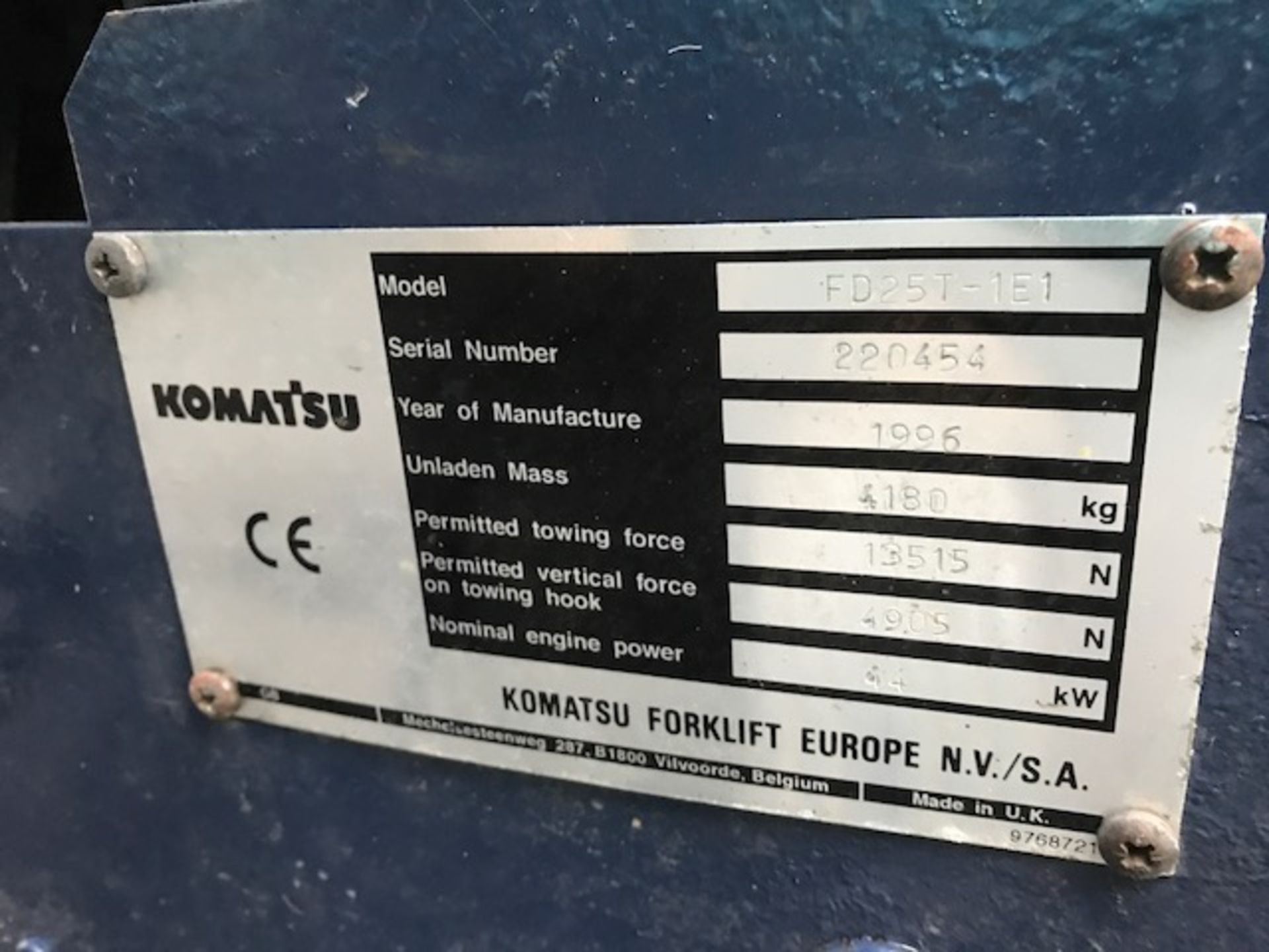 KOMATSU 25 DIESEL FORKLIFT WITH CONTAINER SPEC MAST YEAR 1995. WHEN TESTED WAS SEEN TO DRIVE, STEER, - Image 4 of 7