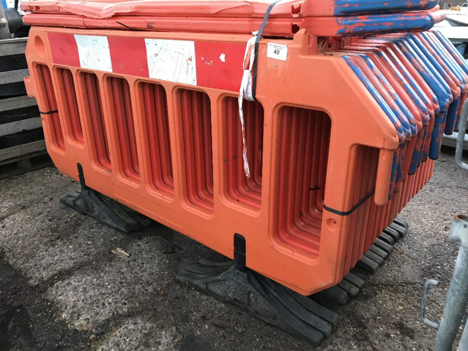 20NO PLASTIC PEDESTRIAN BARRIERS