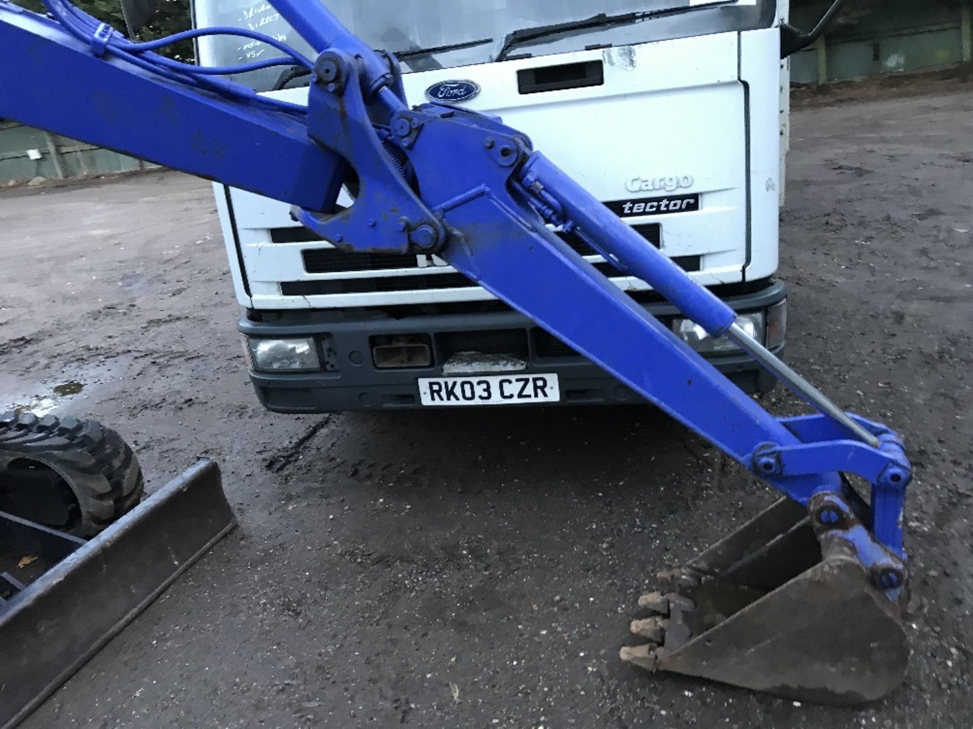 Komatsu PC28UU mini digger, yr2004 SN;14759 WHEN TESTED WAS SEEN TO DRIVE AND DIG - Image 2 of 8