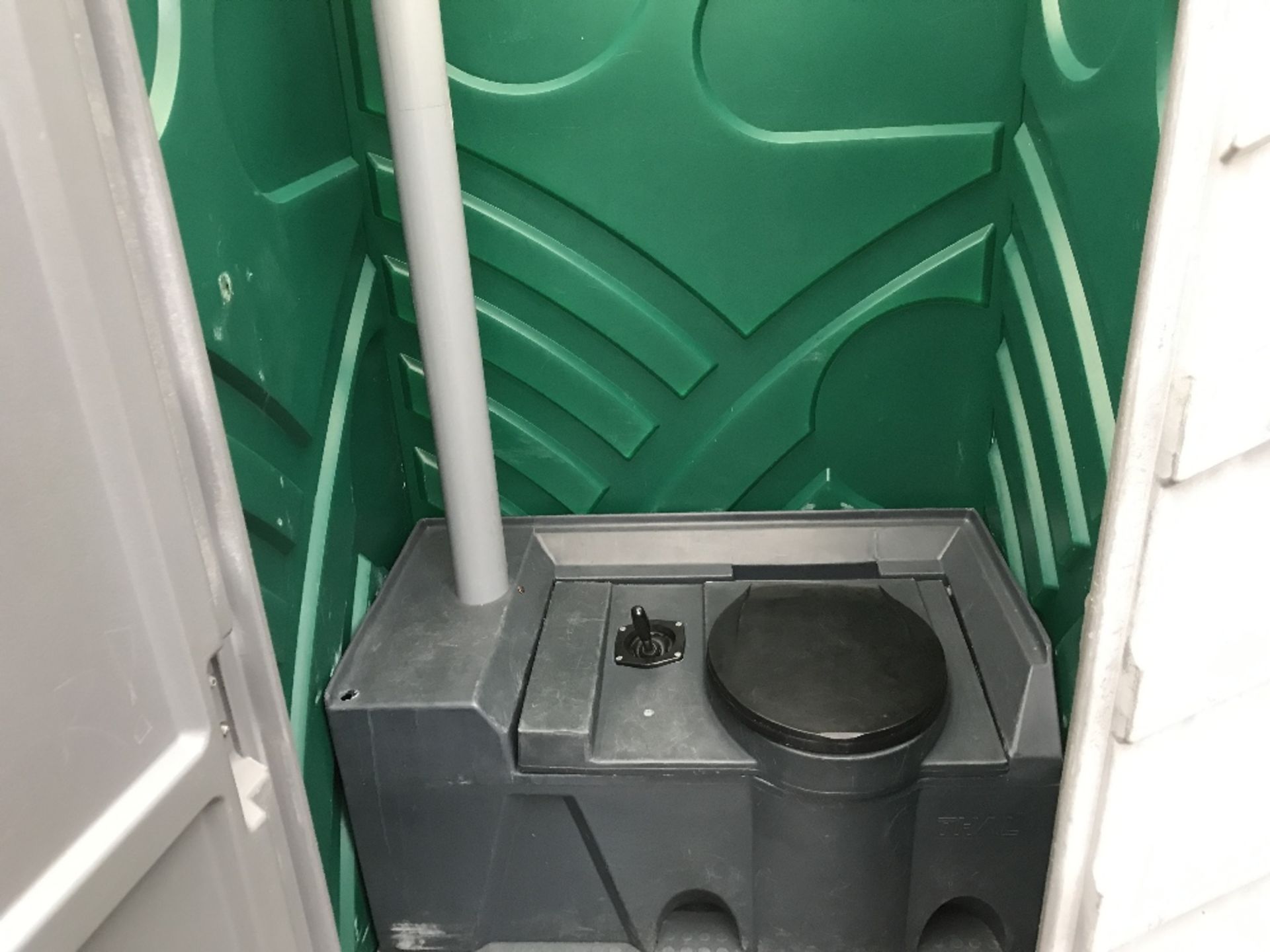 GREEN COLOURED PORTABLE EVENTS/SITE TOILET - Bild 2 aus 2