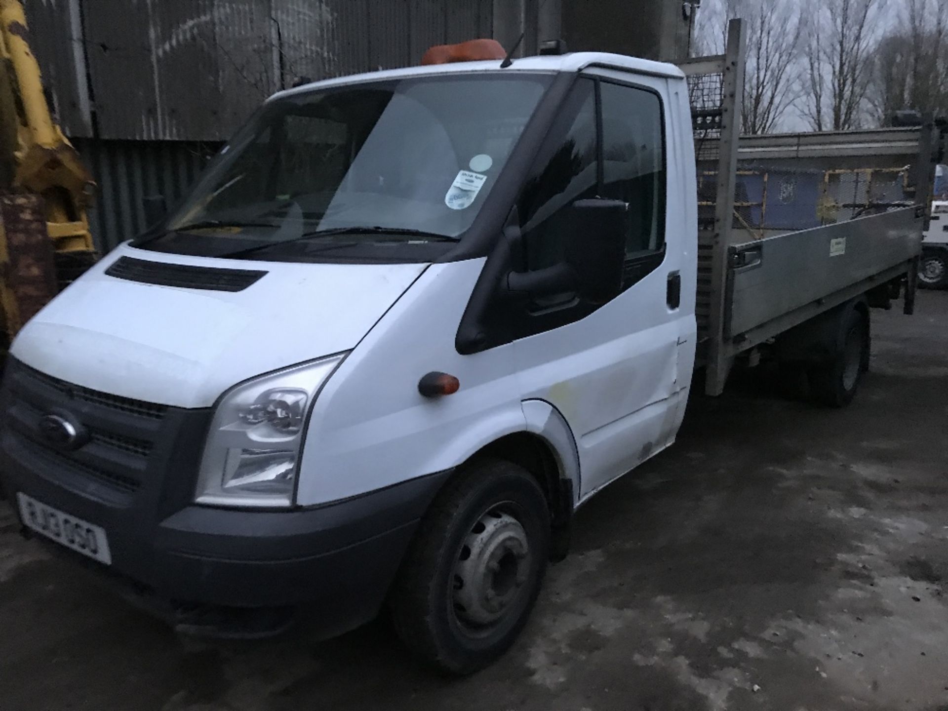 FORD TRANSIT DROP SIDE FLAT BED TRUCK WITH TAIL LIFT REG:RJ13 OSO 147,682 REC MILES. DIRECT EX - Image 10 of 11