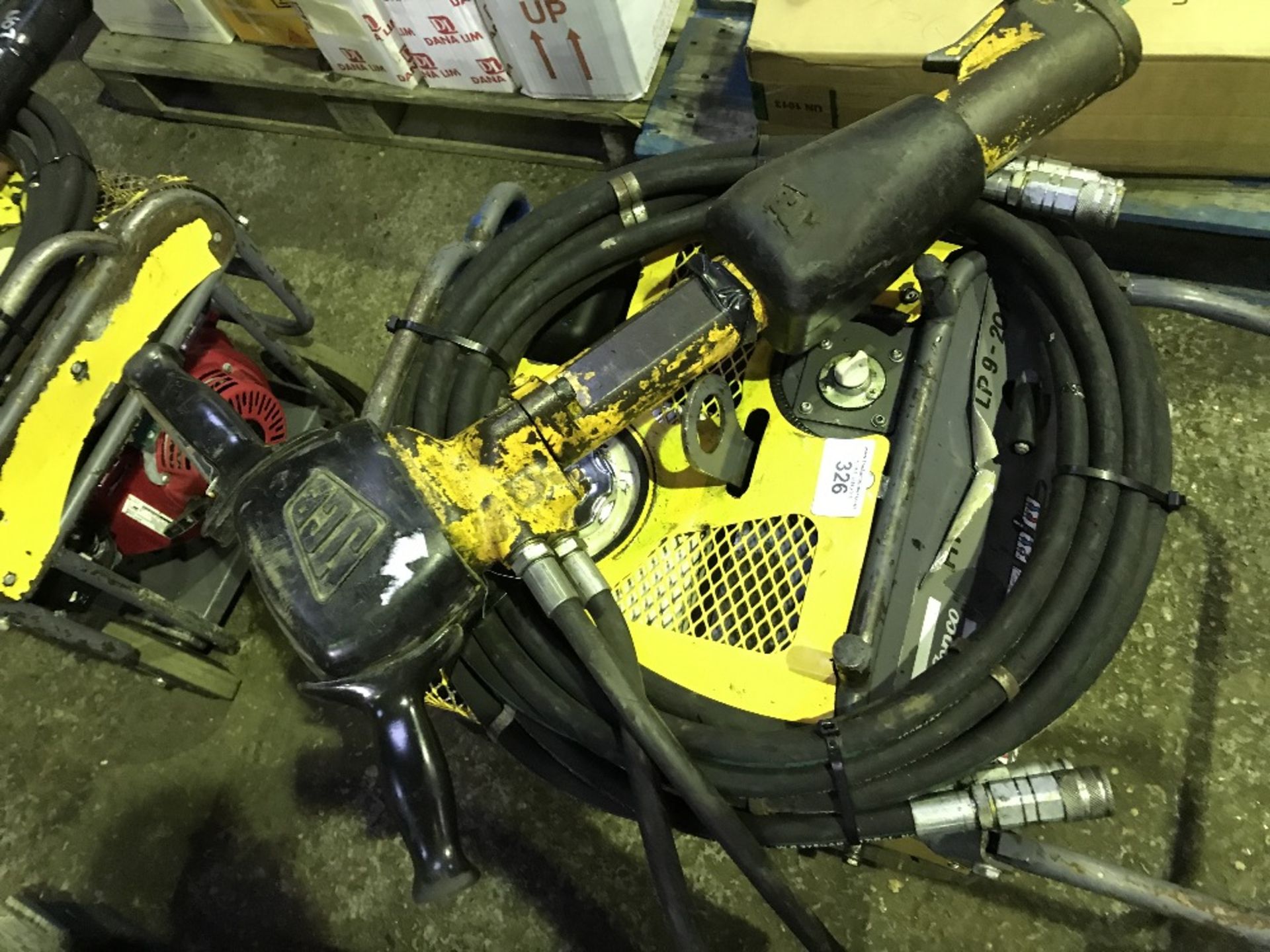 ATLAS COPCO HYDRAULIC BREAKER PACK C/W HOSE AND GUN. WHEN TESTED TURNED OVER BUT NOT STARTING.. - Bild 2 aus 3