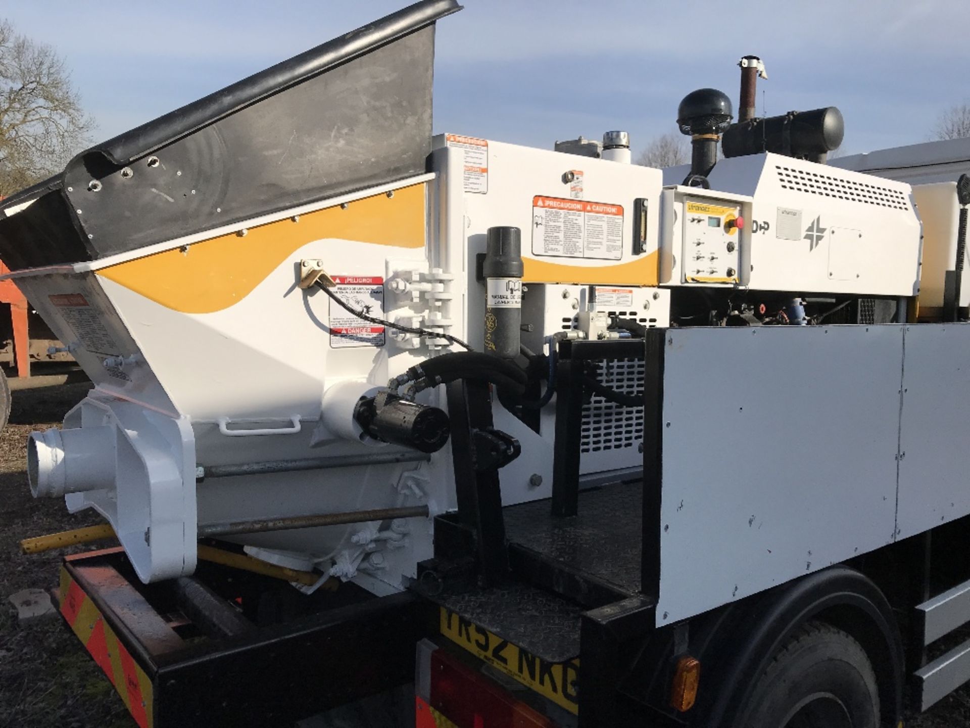 HYDROPUMP LS600 CONCRETE PUMP, YEAR 2015, MOUNTED ON MAN 4x2 CHASSIS, REG: YR52 NKO, WITH V5. THIS - Image 4 of 9