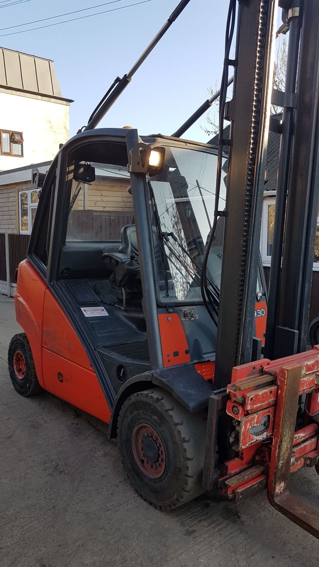 LINDE H30D 3 TONNE YEAR 2005 PART CABIN, WITH HYDRAULIC FORK POSITIONERS. VENDORS COMMENTS: WHEN - Image 4 of 4