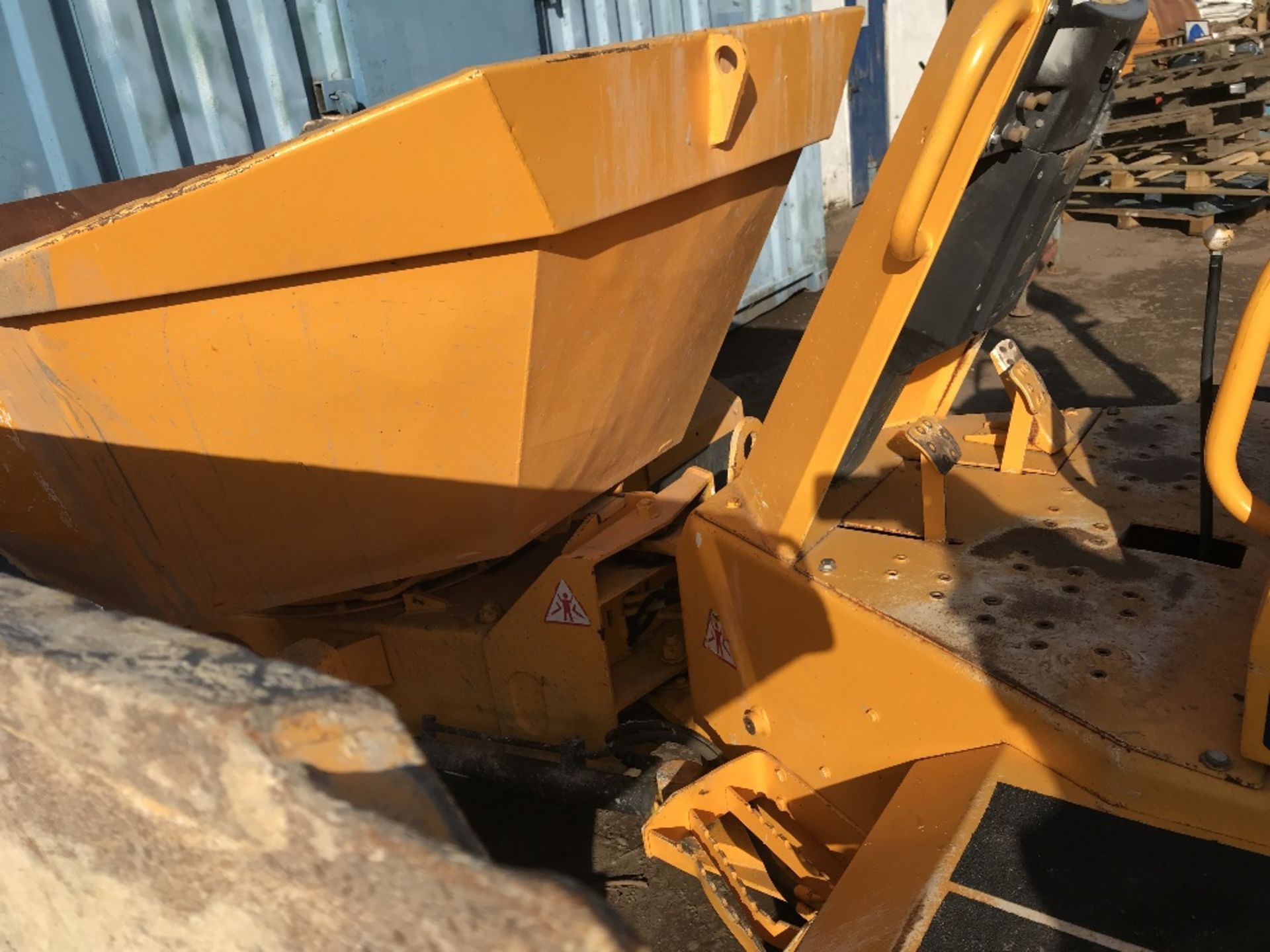 THWAITES 3 TONNE SWIVEL SKIP DUMPER, YEAR 2006 BUILD, 2867 REC HRS SN:SLCM473ZZ602B0894 WHEN - Image 6 of 7