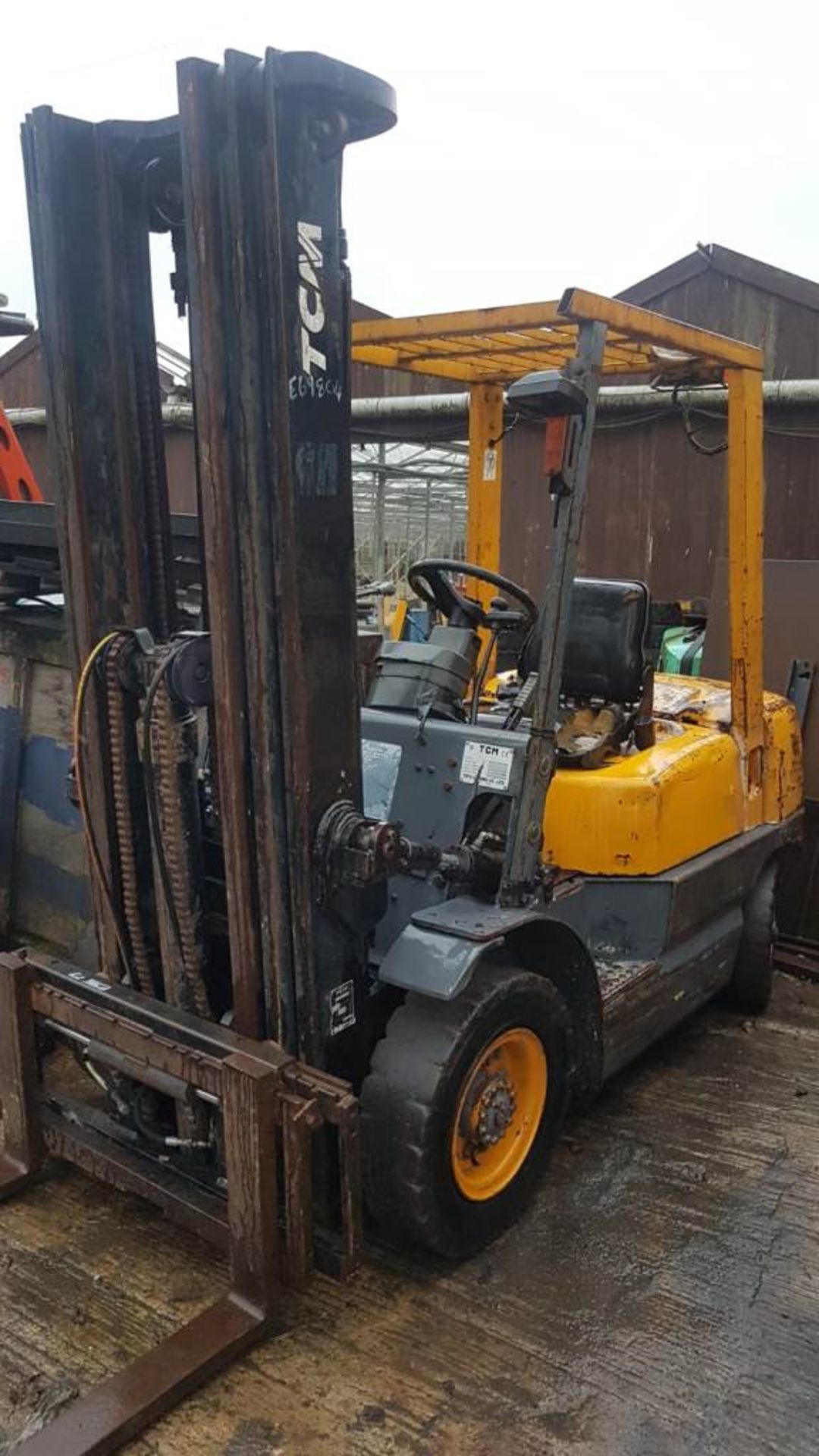 TCM FD 25 DIESEL FORKLIFT TRUCK WITH 3 STAGE MAST AND SIE SHIFT, 2.5 TONNE RATED VENDORS COMMENTS: - Image 4 of 4