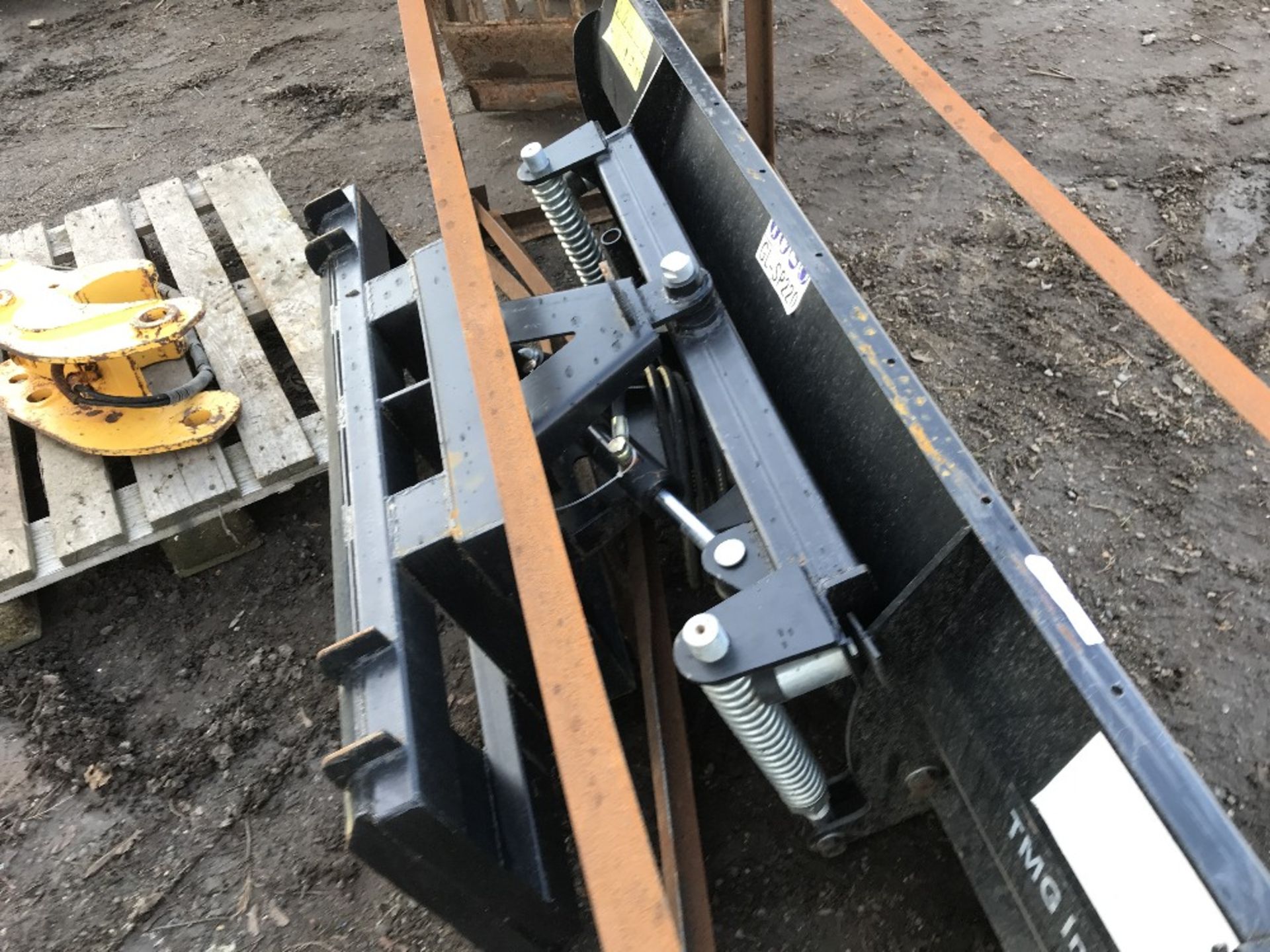 7FT WIDE HYDRAULIC ADJUSTING DOZER BLADE TO SUIT SKID STEER OR SIMILAR, LITTLE USED - Image 2 of 2