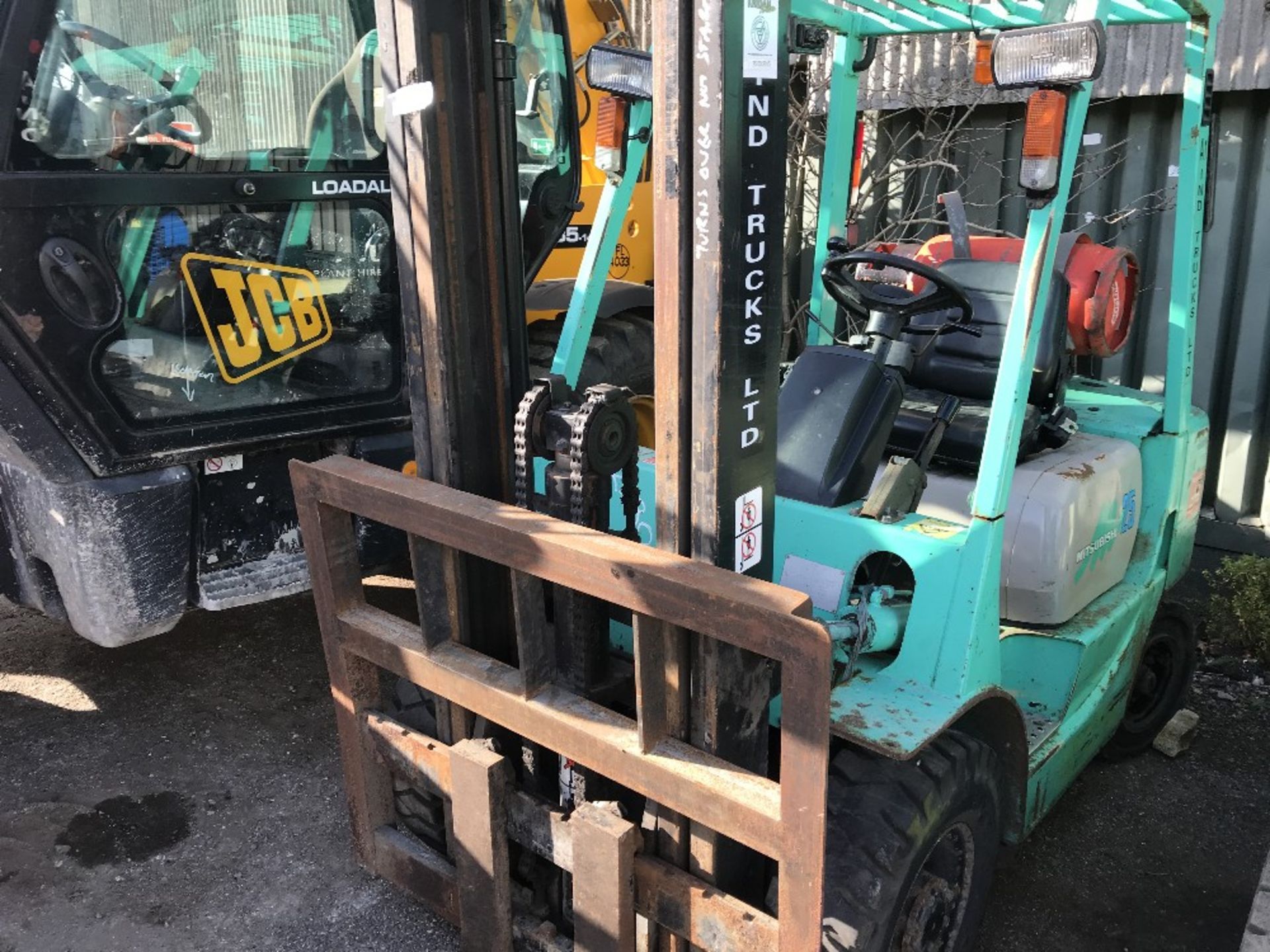 Mitsubish FG25 gas industrial forklift SN:EF17B60855 ENGINES TURNS OVER BUT NOT STARTING..SOLD AS