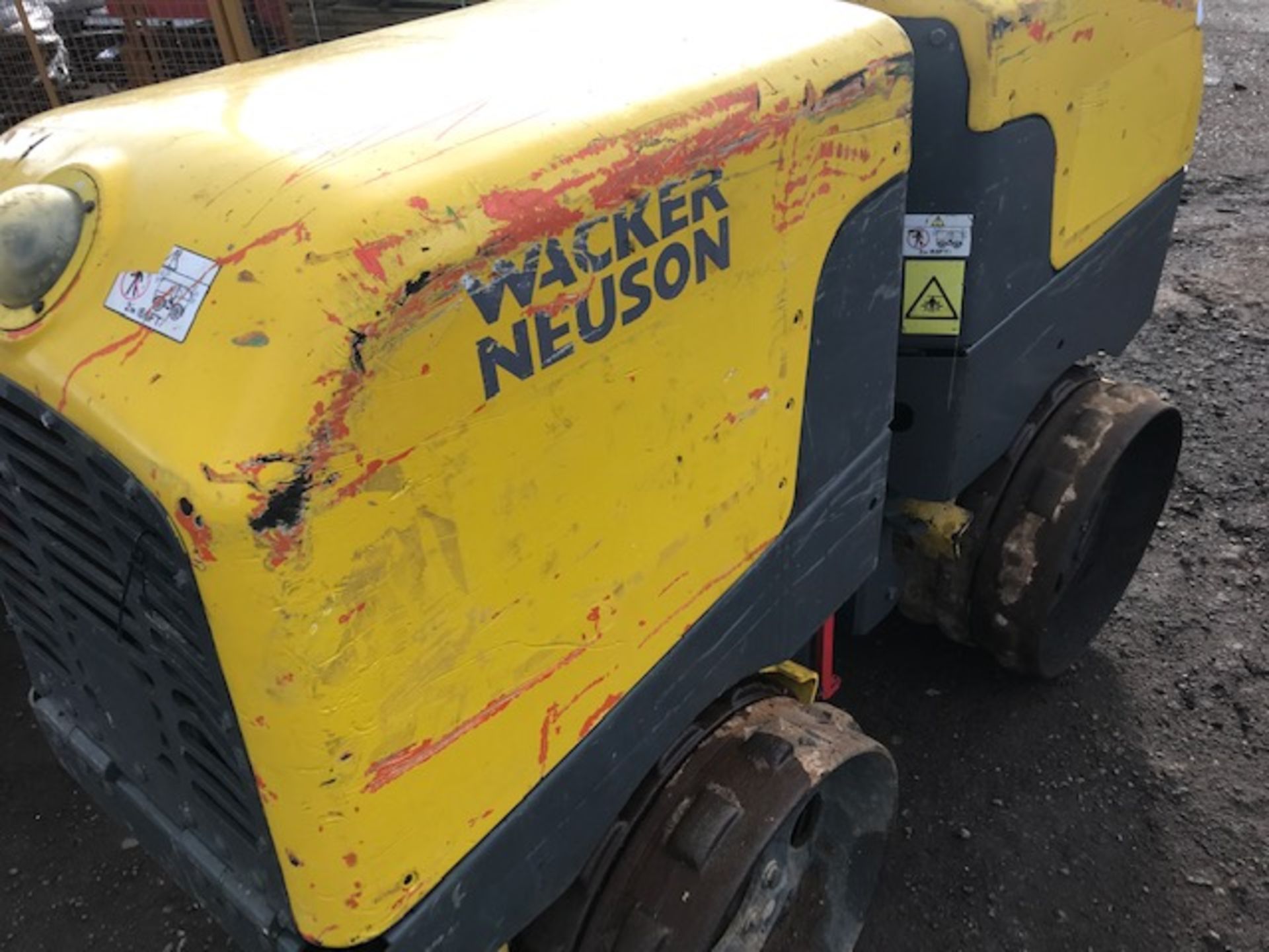 WACKER NEUSON TRENCH ROLLER WITH REMOTE CONTROL 507 REC HRS, YEAR 2014. PN:8252FC WHEN TESTED WAS - Image 6 of 9