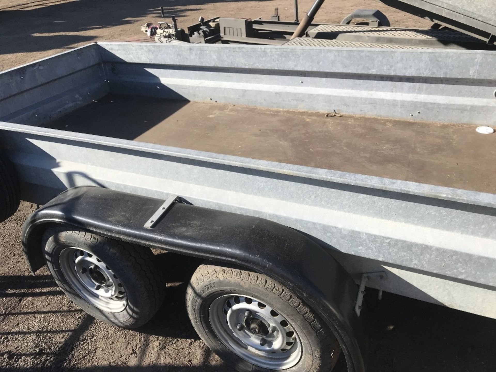 GENERAL PURPOSE TWIN AXLED TRAILER. LITTLE PREVIOUS USEAGE NO VAT ON HAMMER PRICE - Image 2 of 6