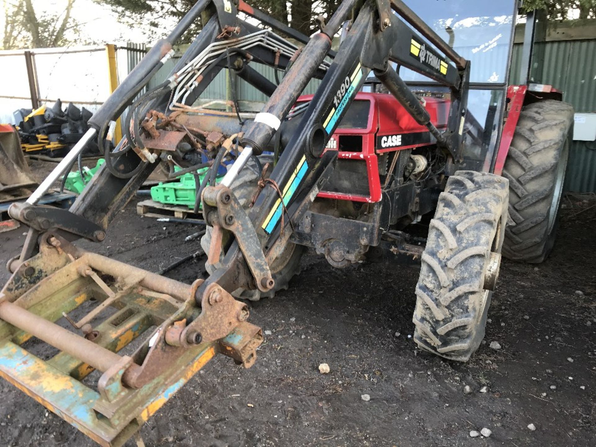 CASE TRACTOR WITH FOREND LOADER WHEN TESTED WAS SEEN TO RUN, DRIVE, STEER AND BRAKE…LOADER LIFTED…