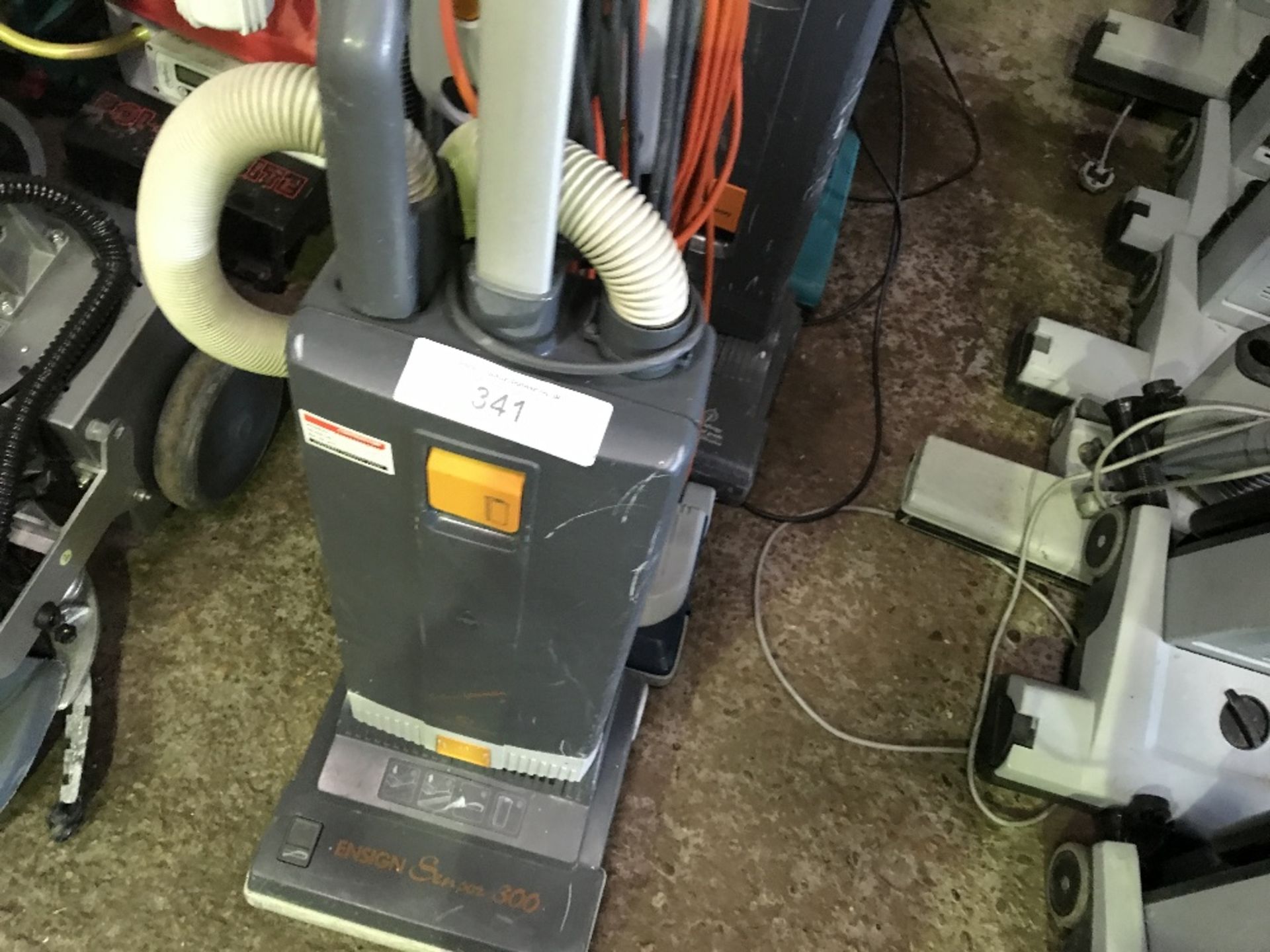 8 X ASSORTED VACUUM CLEANERS...SOURCED FROM LARGE CONTRACT CLEANING COMPANY.....THIS ITEM MAY BE - Image 3 of 3