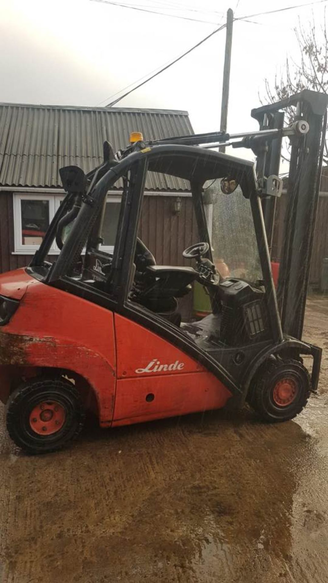 LINDE H25D DIESEL FORKLIFT, 2.5 TONNE RATED, PART CABIN. VENDORS COMMENTS: WHEN TESTED THIS