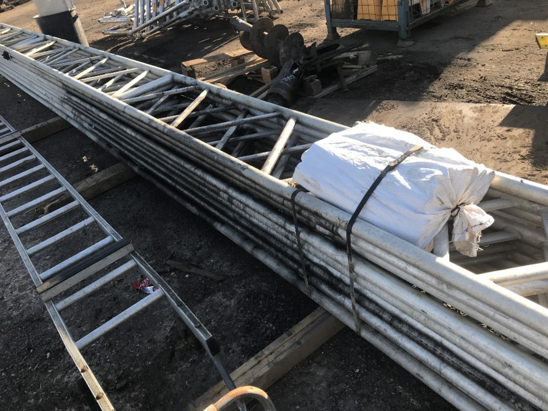 Pack of 10no. Layher aluminium scaffold lattice beams, 25ft length approx. c/w connectors - Image 3 of 5