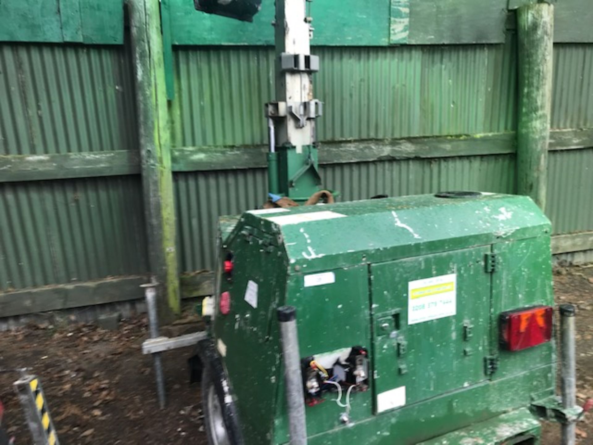 SMC TL90 TOWED LIGTING TOWER, YEAR 2007 PN:7686FC WHEN TESTED WAS SEEN TO RUN AND MAKE LIGHT, AS