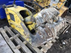 HAMMER RK17 MUNCHER YEAR 2018 50MM PINS SUITABLE FOR 8 TONNE EXCAVATOR