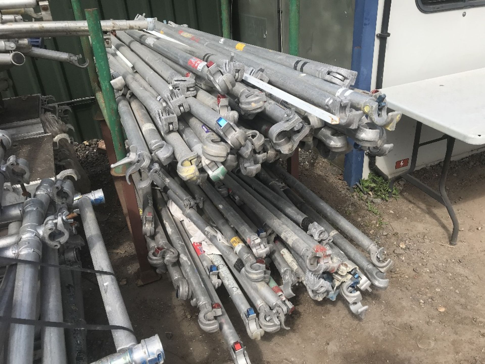 LARGE QUANTITY OF ALUMINIUM SCAFFOLD TOWER PARTS, MAINLY YOUNGMAN BOSS - Image 6 of 6