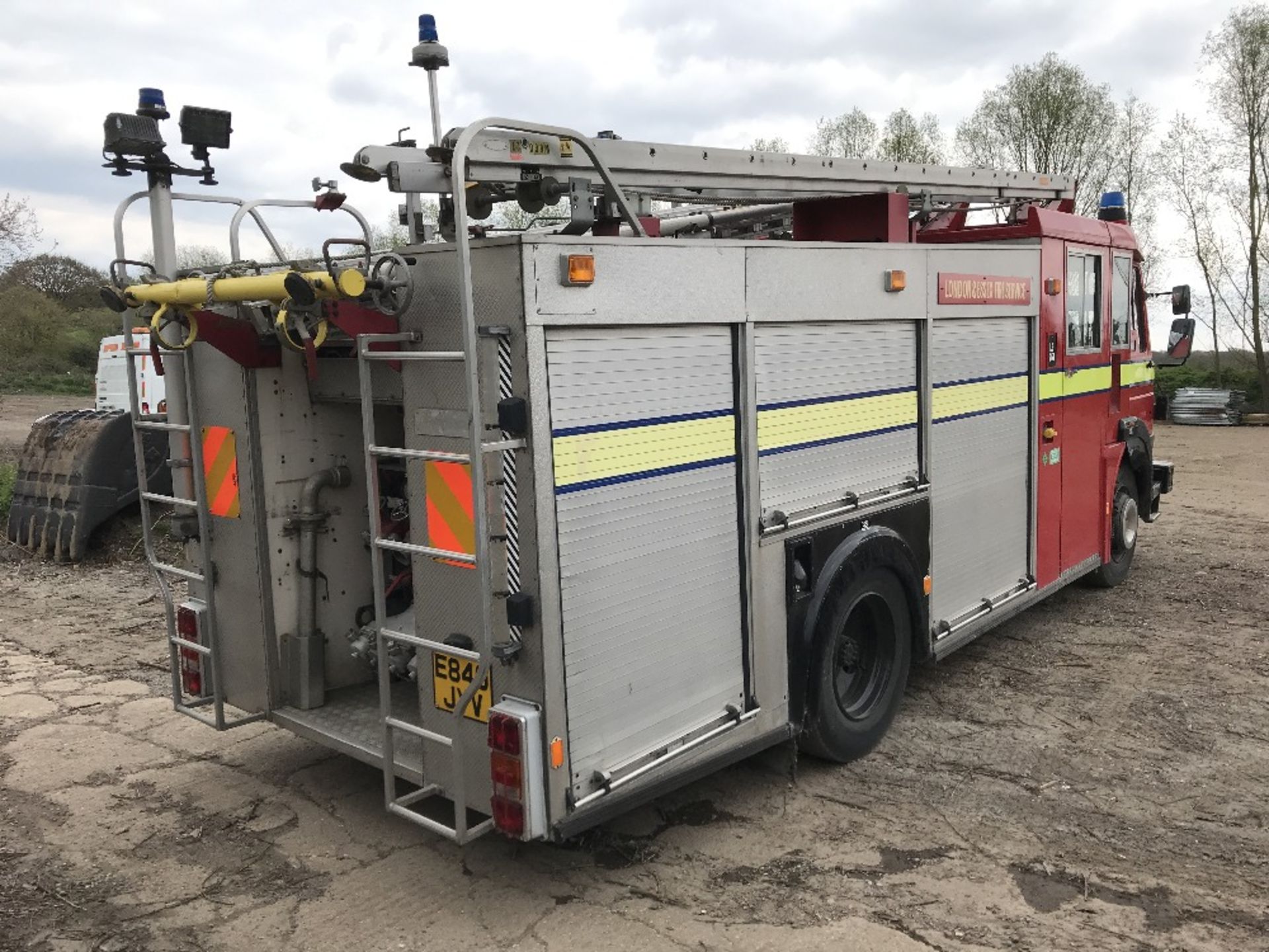 CARMICHAEL 4x2 FIRE ENGINE C/W LADDERS REG: E840 JYV Sold Under The Auctioneers Margin Scheme, NO - Image 4 of 13