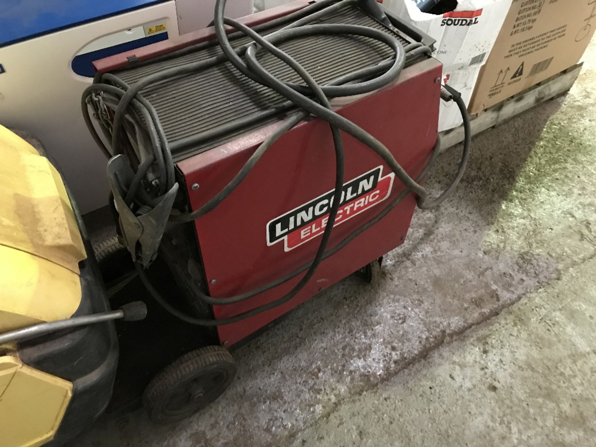 Lincoln mig welder Sold Under The Auctioneers Margin Scheme, NO VAT Charged on the hammer price of - Image 2 of 2