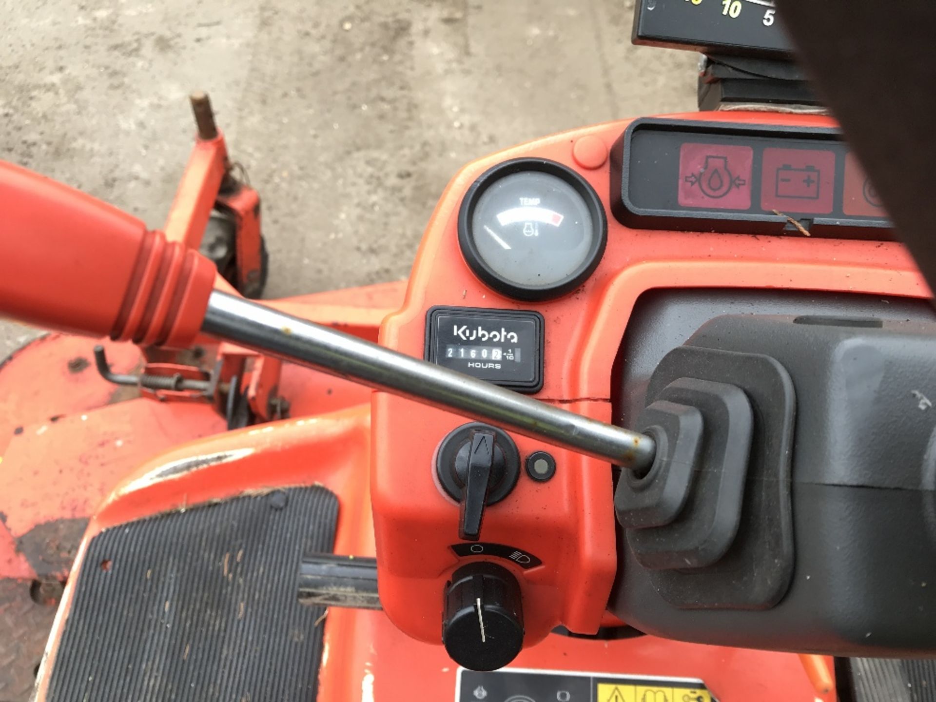 KUBOTA 2880 4WD OUTFRONT MOWER, 2160 REC.HRS. REG: SF14 HXL, V5 TO FOLLOW when tested was seen to - Image 4 of 5