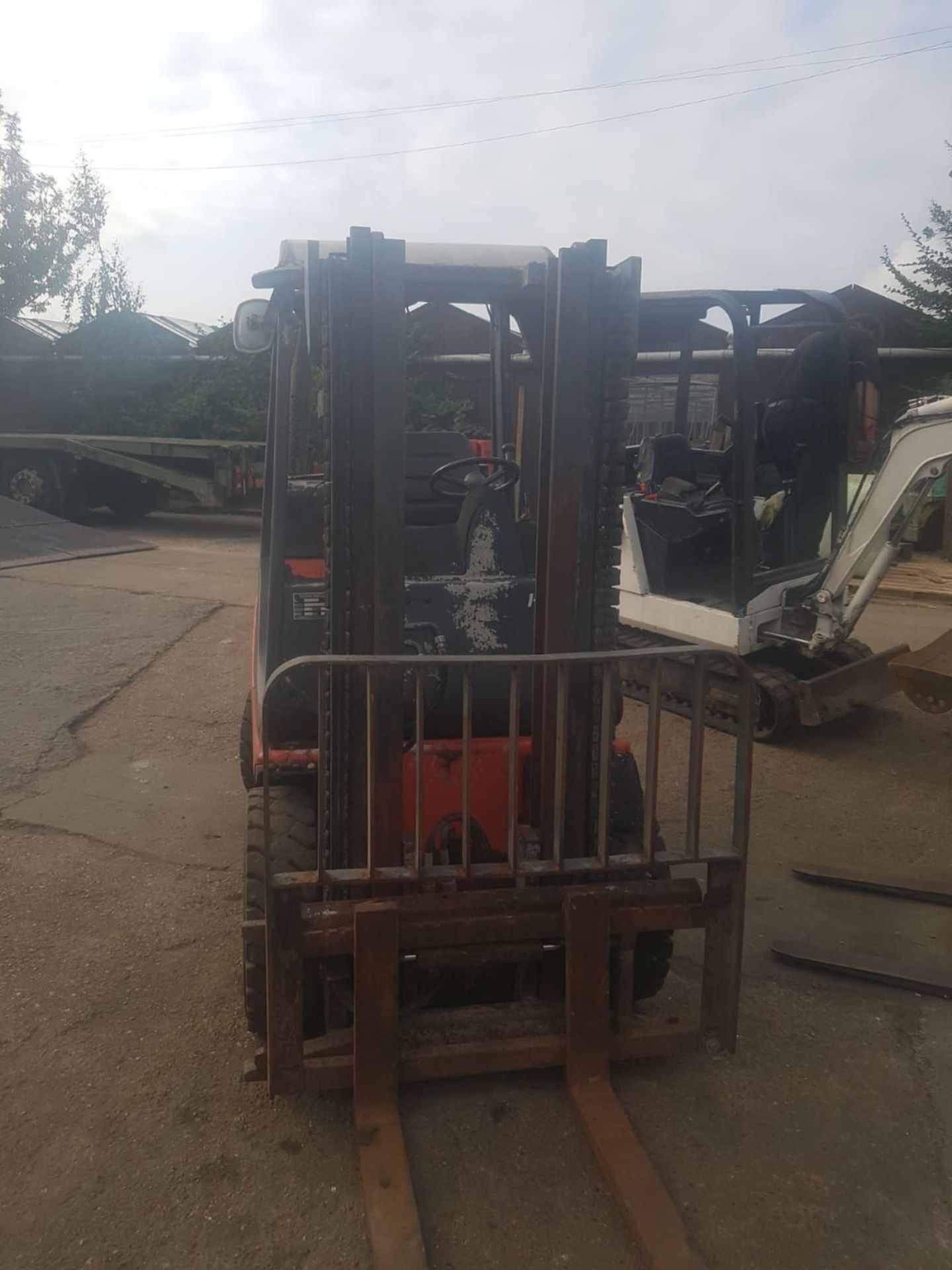 LINDE 2 TONNE DIESEL FORKLIFT......LOCATED IN CHIGWELL, ESSEX VENDORS NOTES: THIS IS NOT A NEW - Image 2 of 3