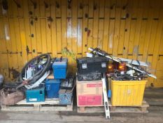 LARGE QTY OF ASSORTED TOOLS AND SUNDRY ITEMS