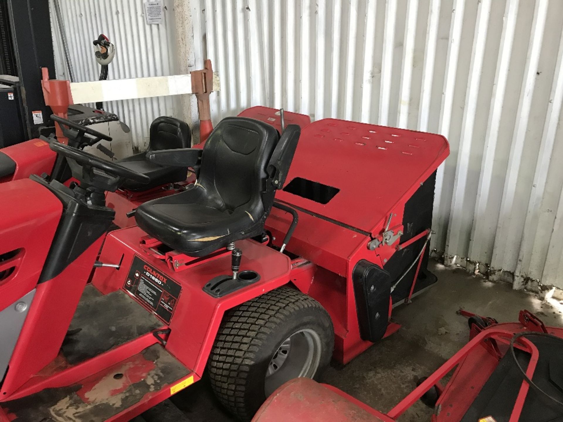 COUNTAX D18-50 RIDE ON MOWER DIESEL ENGINE WITH COLLECTOR ALSO COMES WITH SLITTER ROLLER TRAILER AND - Image 4 of 9