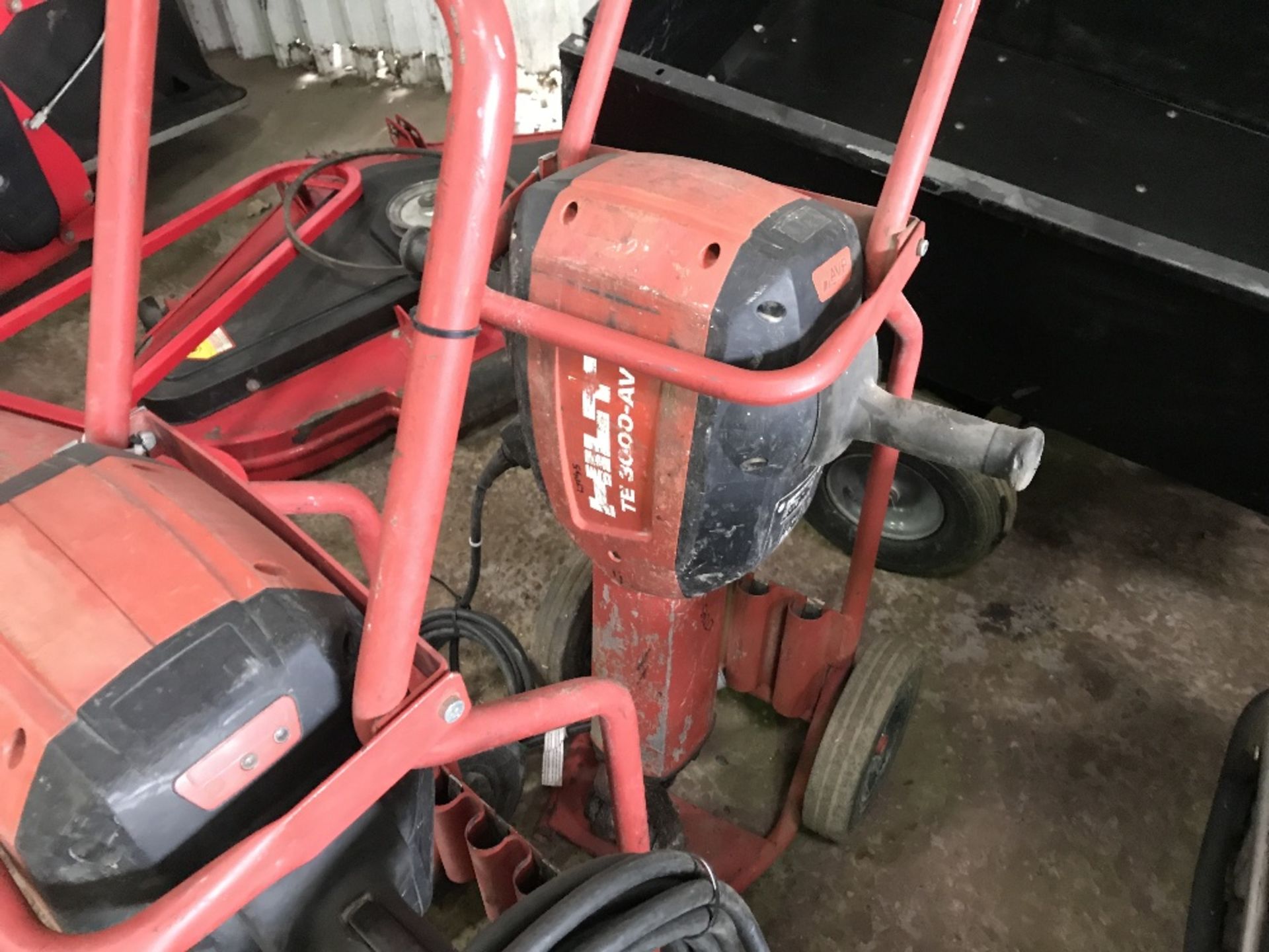 3 X HILTI 3000-AVR HEAVY DUTY UPRIGHT BREAKERS UNTESTED, CONDITION UNKNOWN Sold Under The - Image 3 of 4