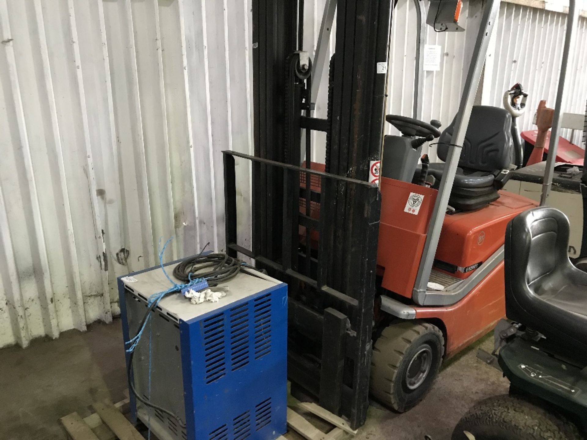 BT CBE15T BATTERY FORKLIFT C/W CHARGER, YR2005, SN: CE261906, EX COMPANY LIQUIDATION Sold Under