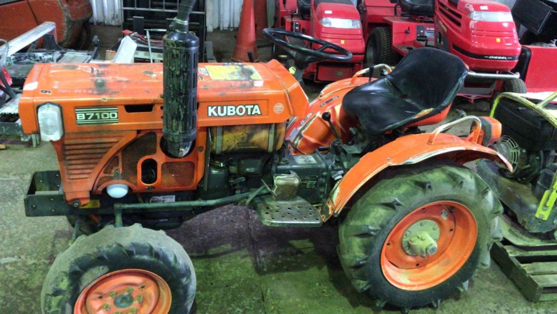 KUBOTA B7100 4WD COMPACT TRACTOR SN:83774 when tested was seen to start, drive and pto turned..NB: - Image 2 of 5