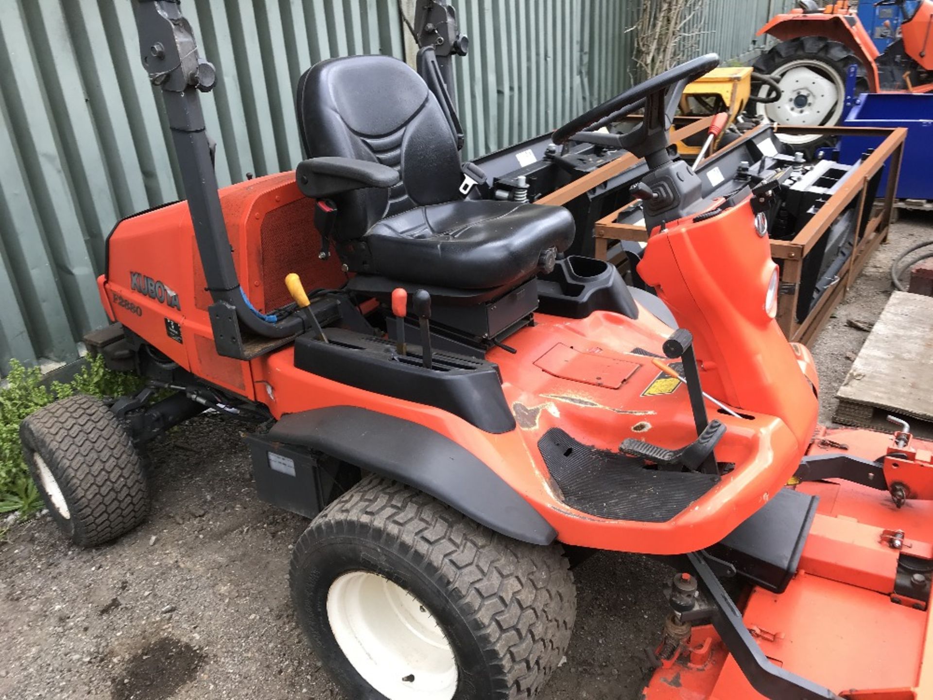 KUBOTA 2880 4WD OUTFRONT MOWER, 2670 REC.HRS. REG: SF14 HXM, V5 TO FOLLOW when tested was seen to - Bild 2 aus 3