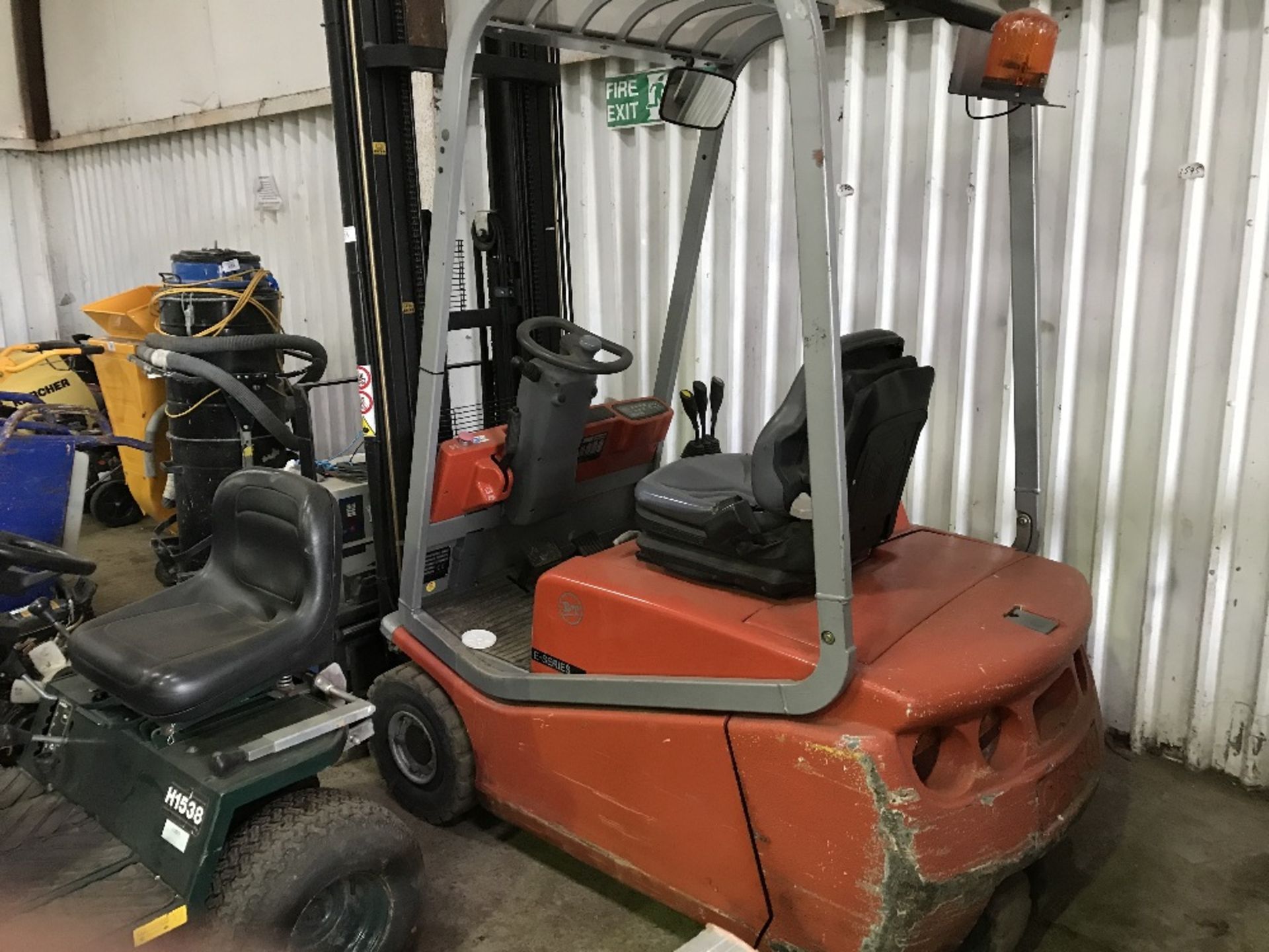 BT CBE15T BATTERY FORKLIFT C/W CHARGER, YR2005, SN: CE261906, EX COMPANY LIQUIDATION Sold Under - Image 2 of 6