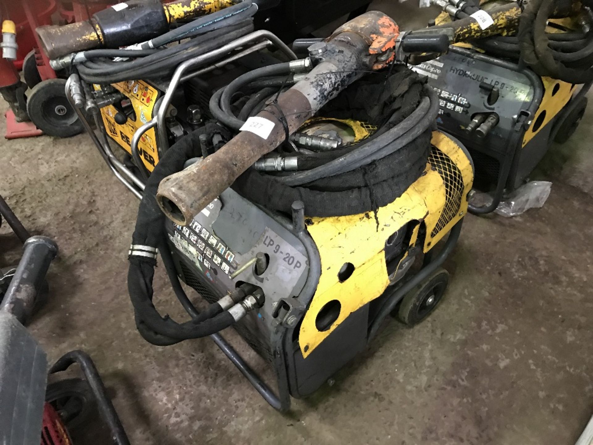 ATLAS COPCO LP9-20P HYDRAULIC BREAKER PACK WITH GUN AND HOSE Sold Under The Auctioneers Margin