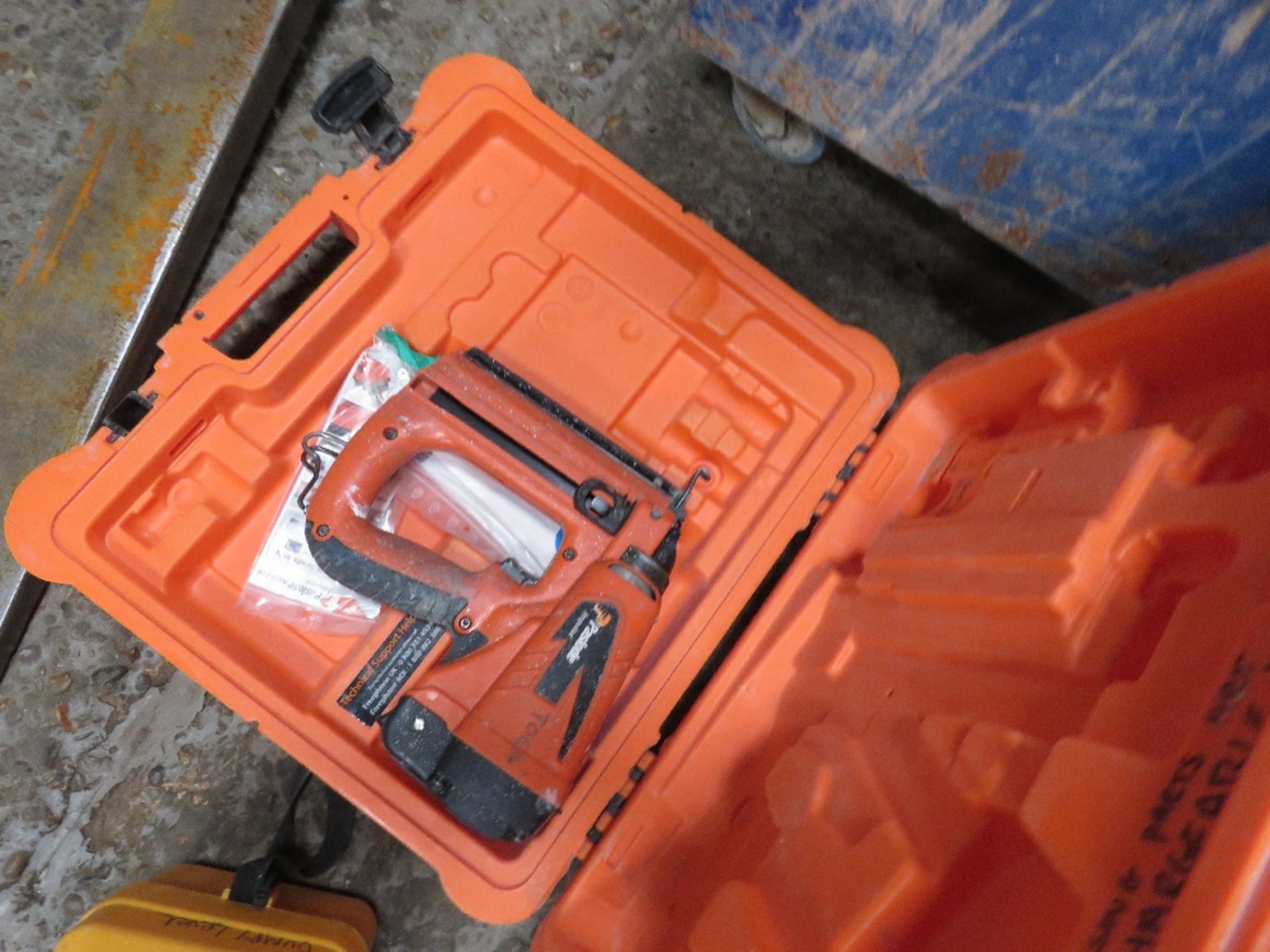 PASLODE SECOND FIX NAIL GUN, INCOMPLETE - Image 2 of 2