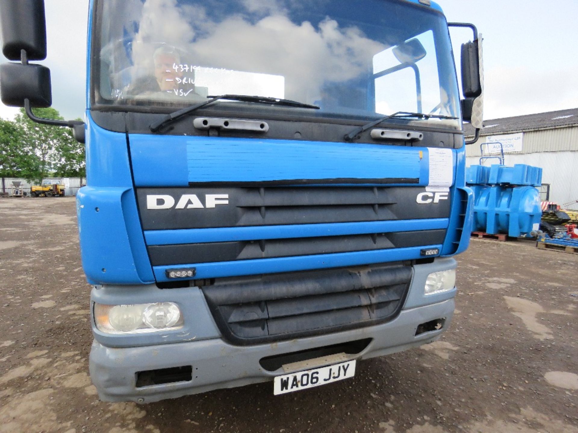 DAF CF 65.250 4x2 BEAVERTAIL PLANT LORRY REG:WA06 JJY, WITH V5 WHEN TESTED WAS SEEN TO DRIVE, - Image 2 of 15