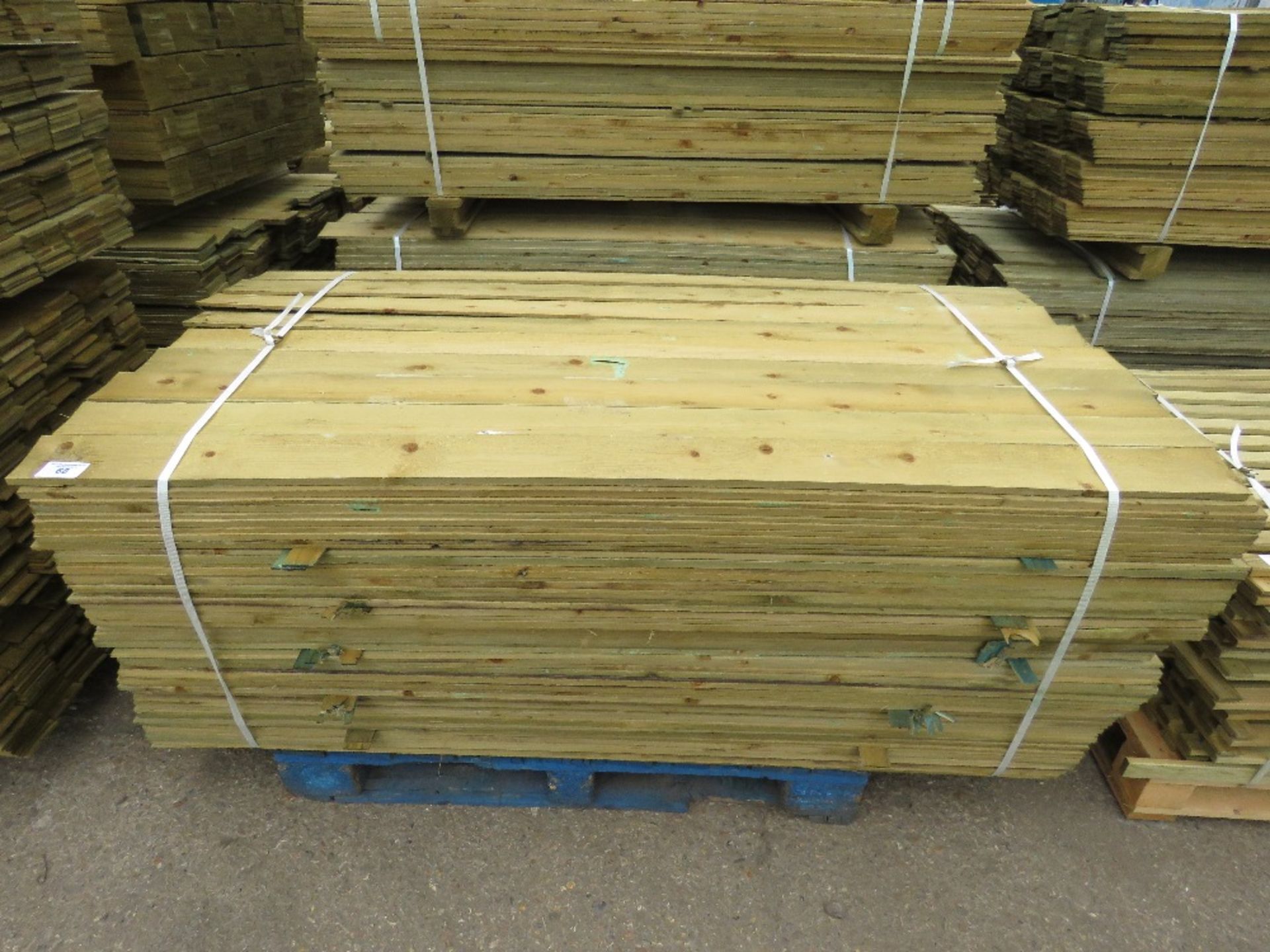 PACK OF FEATHER EDGE FENCING SLATS 1.8METRES LENGTH - Image 3 of 5