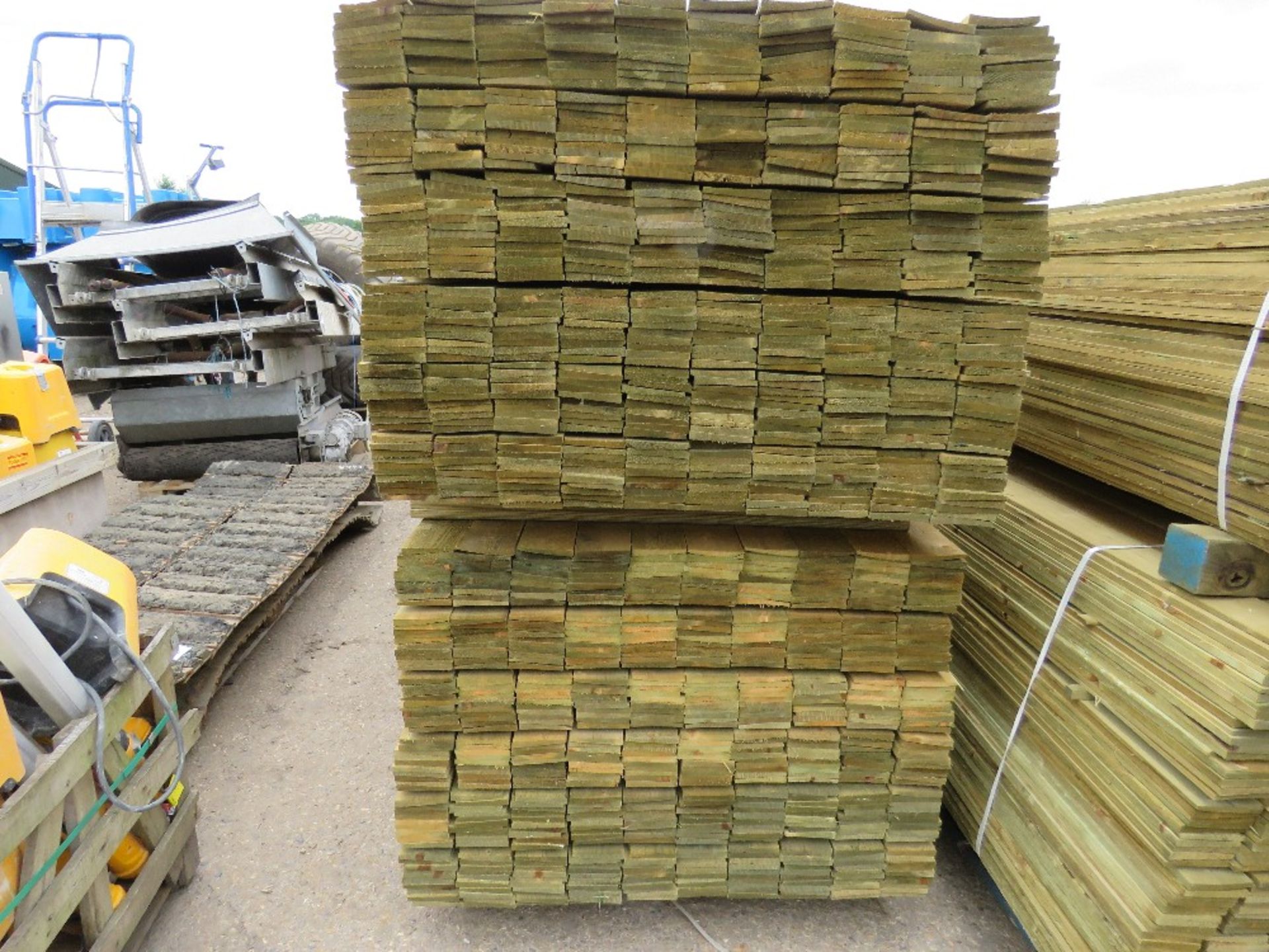 2 X PALLETS OF 1.5M LENGTH FEATHER EDGE TIMBER - Image 2 of 4