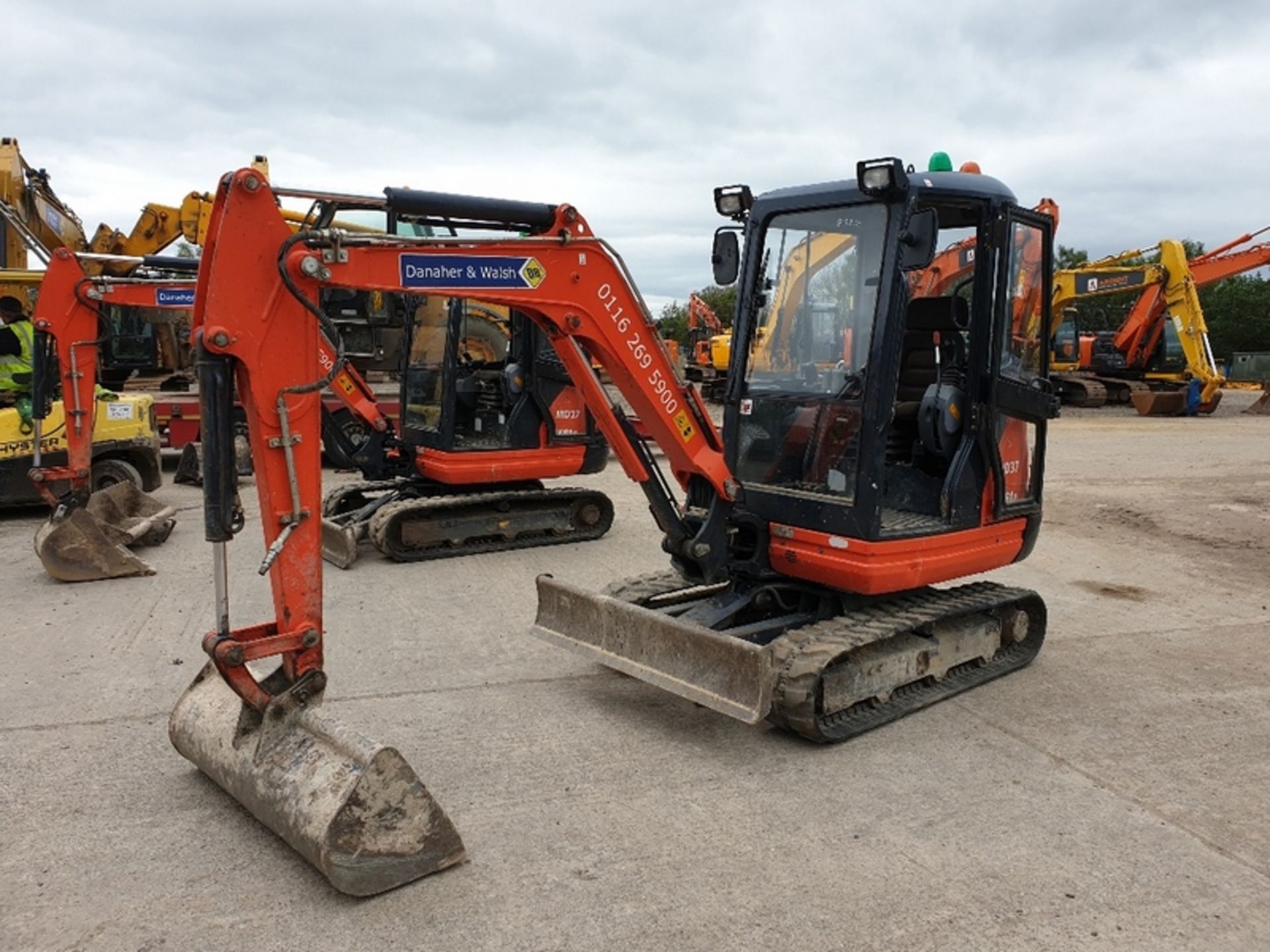 2015 KUBOTA KX61-3 MINI DIGGER, PIPED, BLADE, OFFSET BOOM, RUBBER TRACKS, RED KEY, 3 BUCKETS, SN: - Image 2 of 9