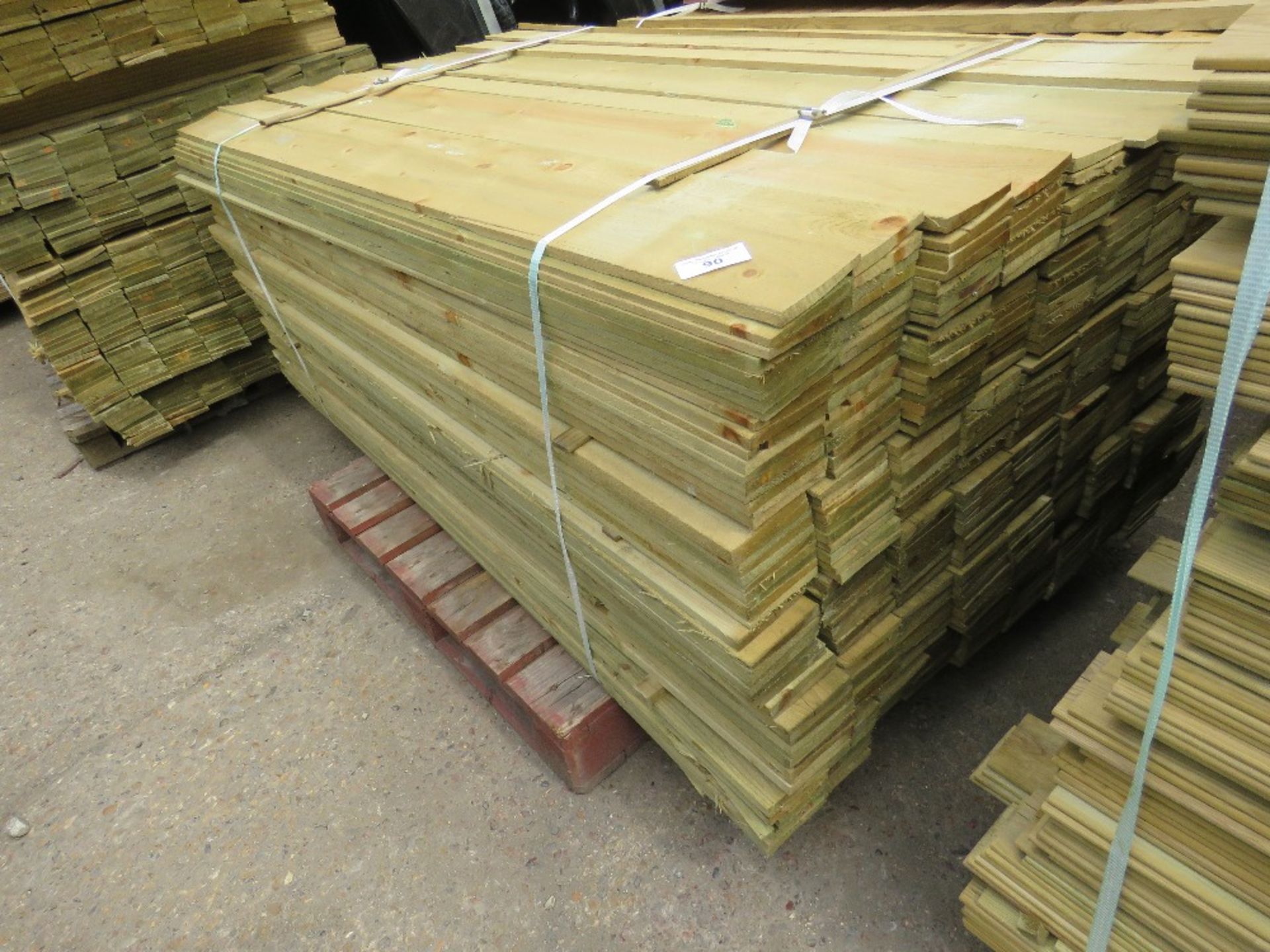 LARGE PACK OF FEATHER EDGE TIMBER CLADDING 1.8METRE LENGTH