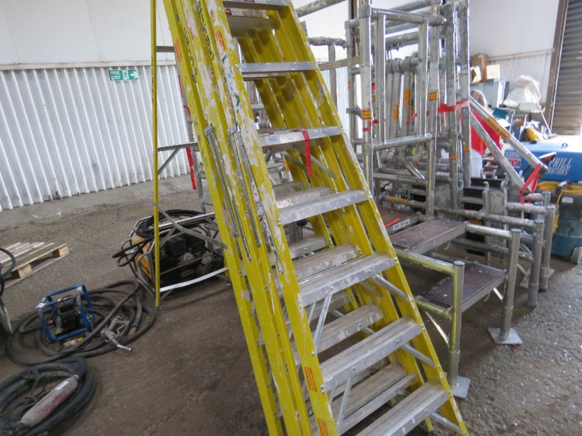 3X 8 TREAD GRP STEPLADDERS