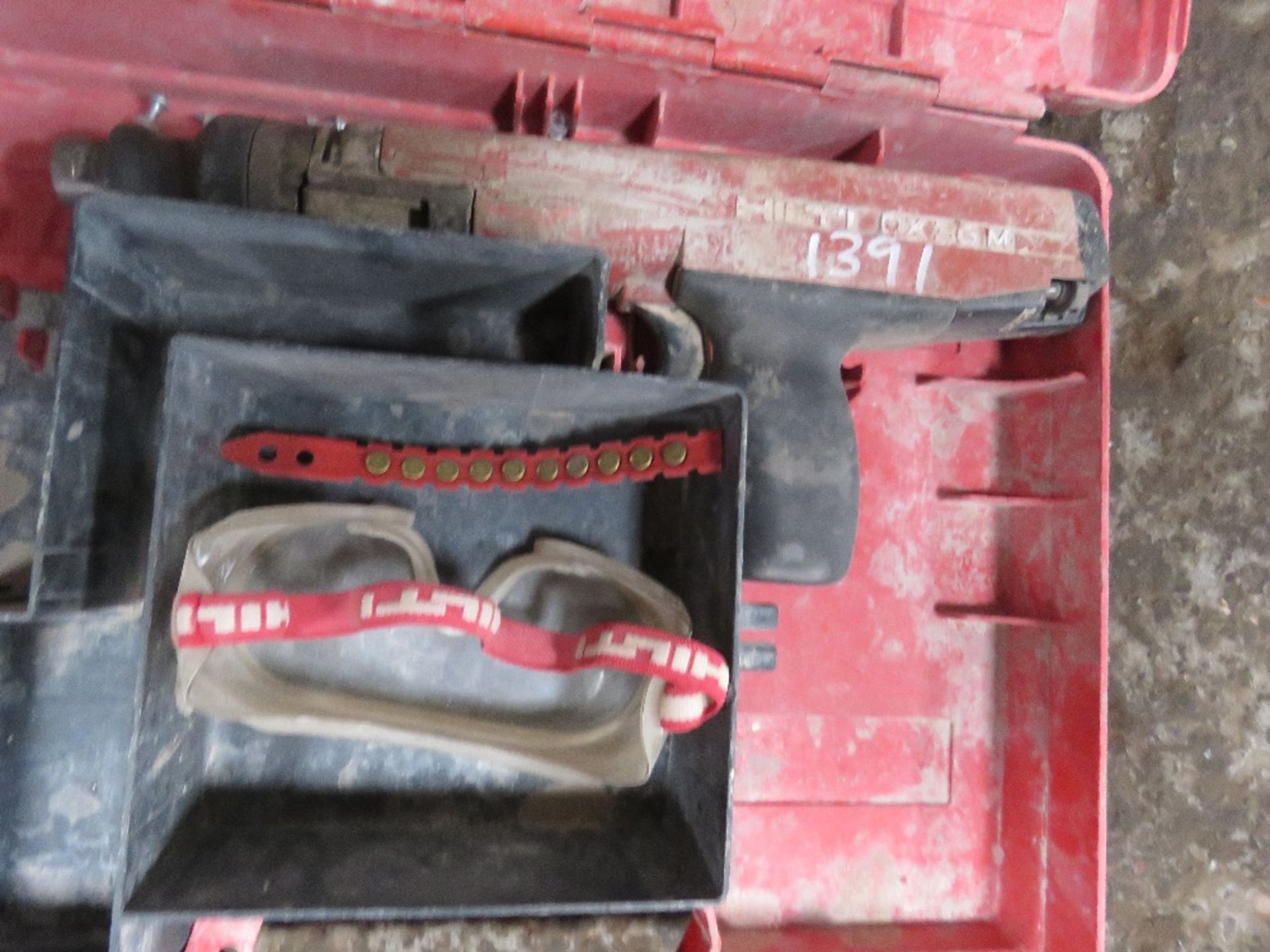 HILTI MASTIC APPLICATOR SET AND NAIL GUN - Image 2 of 3