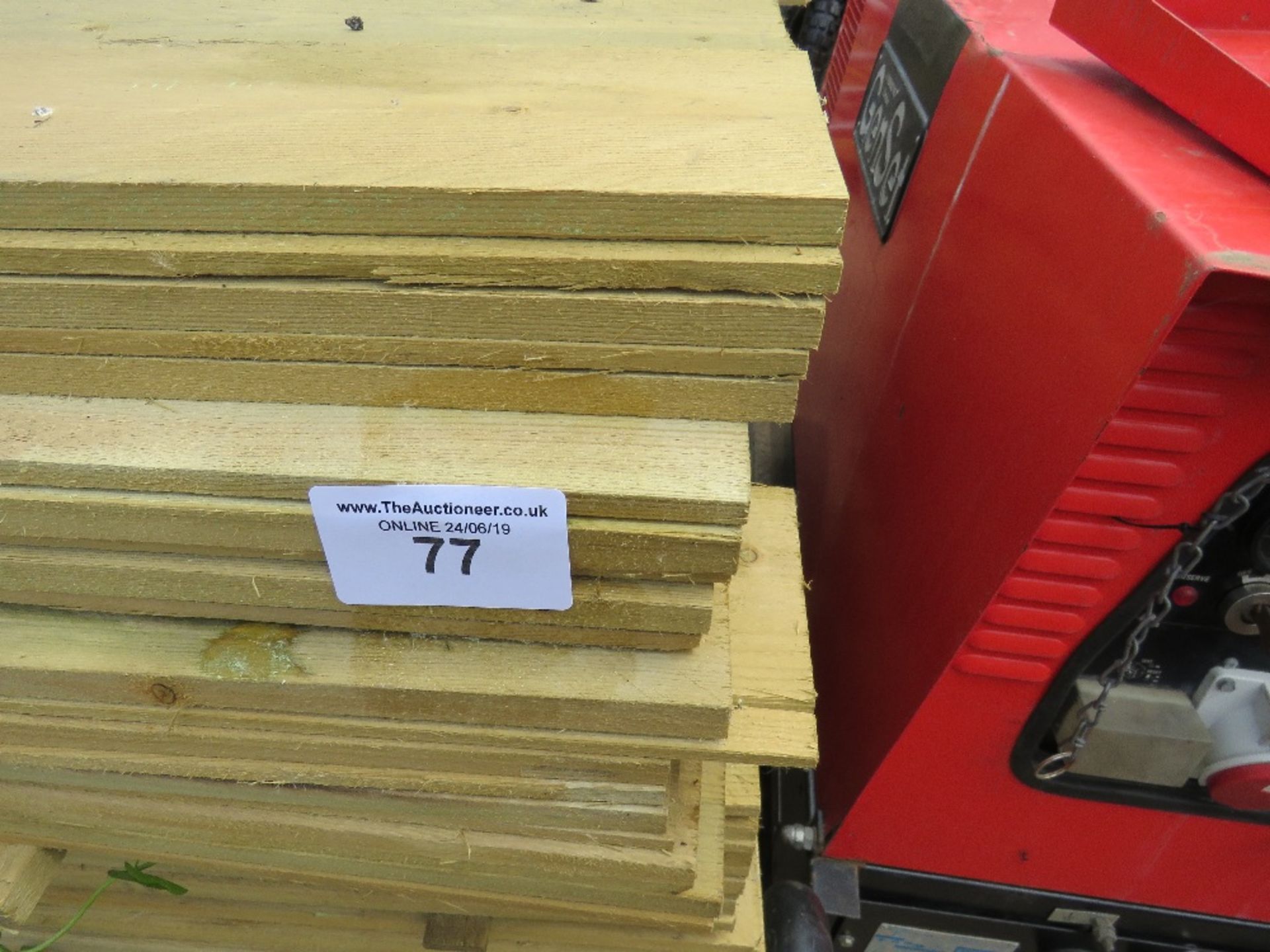 LARGE PACK OF FEATHER EDGE CLADDING TIMBER. 1.8METRE LENGTH - Image 3 of 3