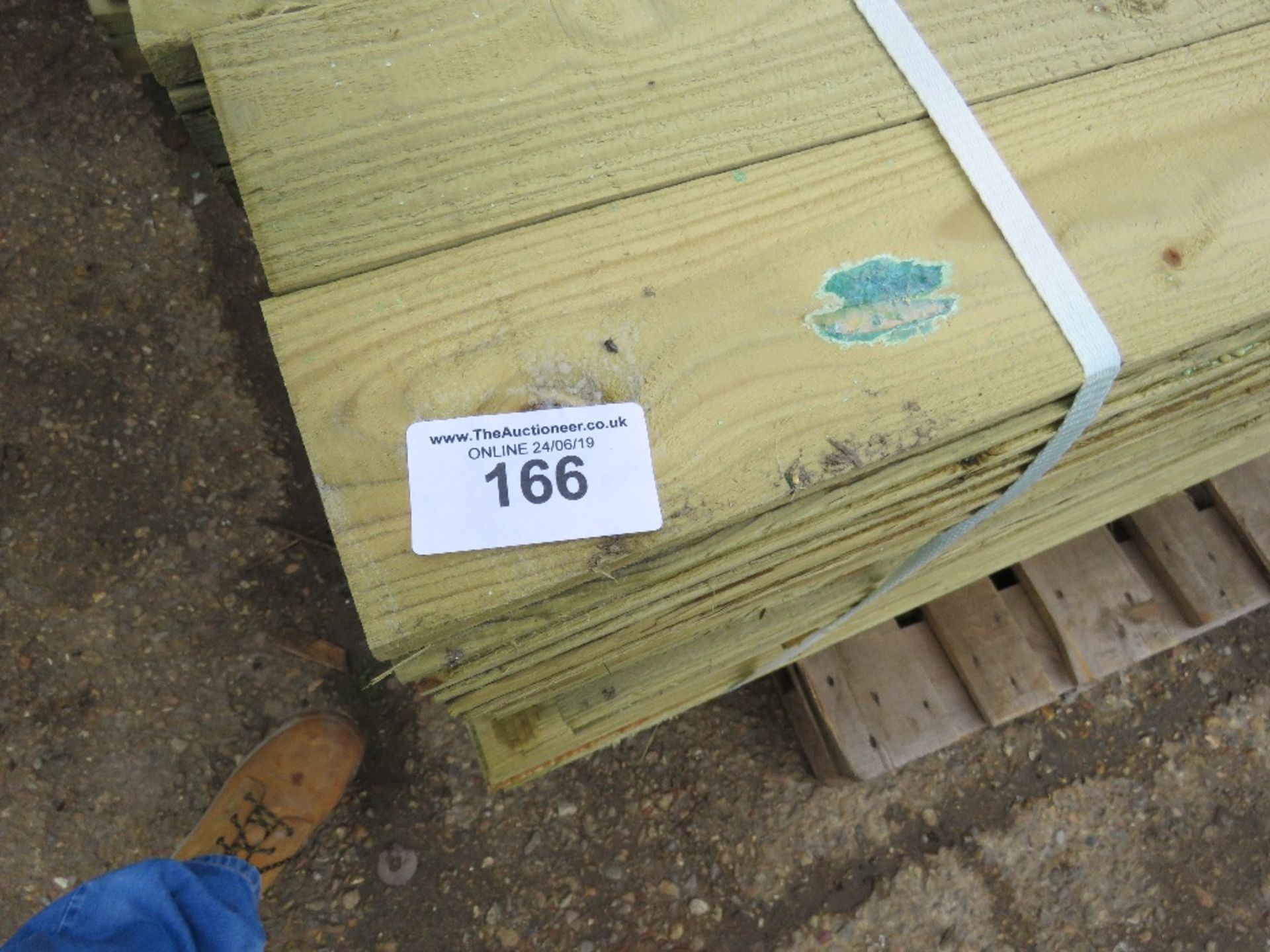 1X PACK OF FEATHER EDGE TIMBER CLADDING, 1.5M LENGTH X 10CM WIDTH - Image 4 of 4