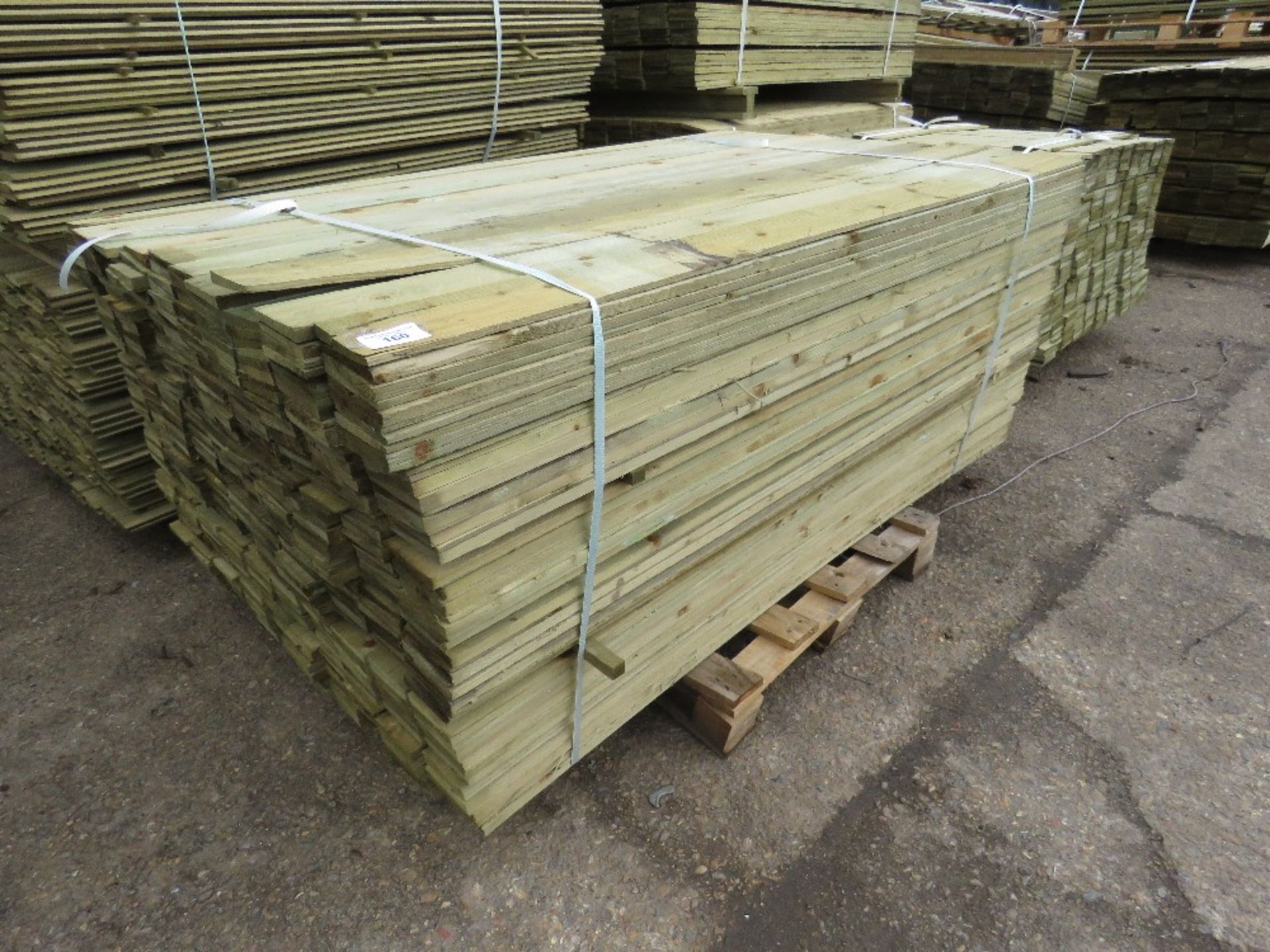 1 X PACK OF FEATHER EDGE TIMBER CLADDING, 1.8M LENGTH X 10CM WIDTH